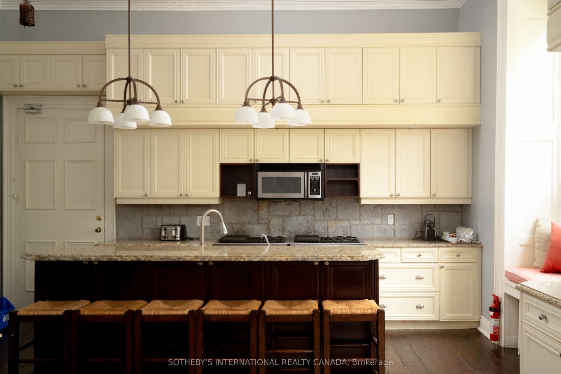 8 Starr Place, Kingston, Frontenac ON K7L 4V1 Whitney Suite