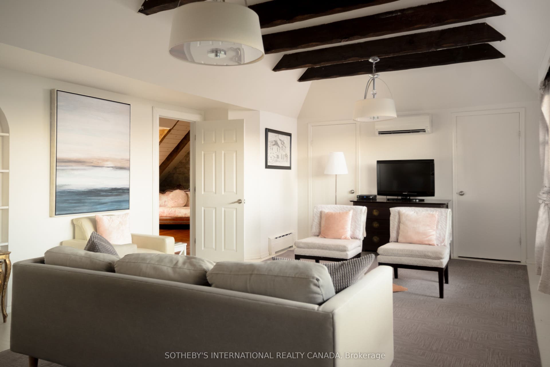 8 Starr Place, Kingston, Frontenac ON K7L 4V1 Penthouse Suite