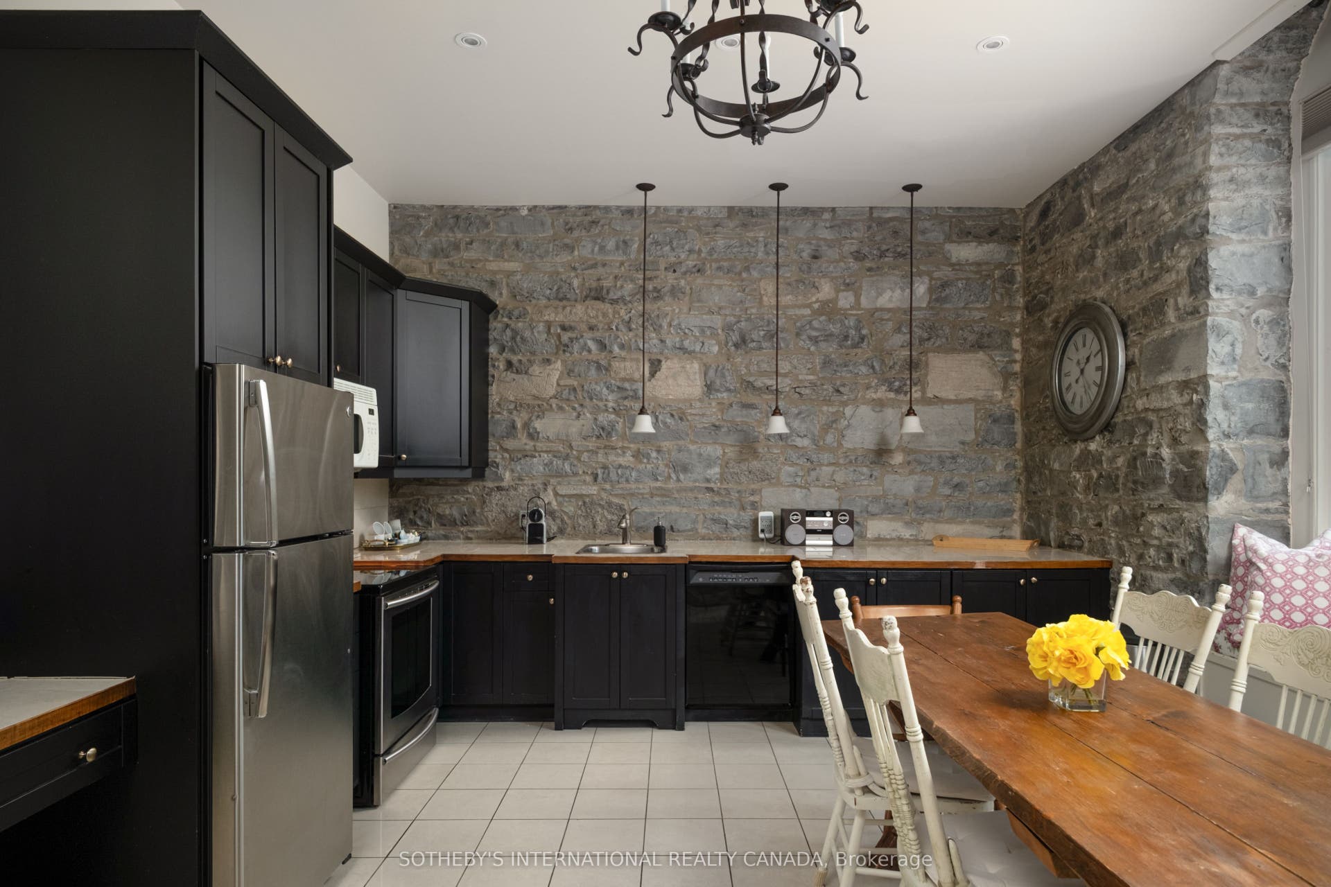8 Starr Place, Kingston, Frontenac ON K7L 4V1 Chapel Suite