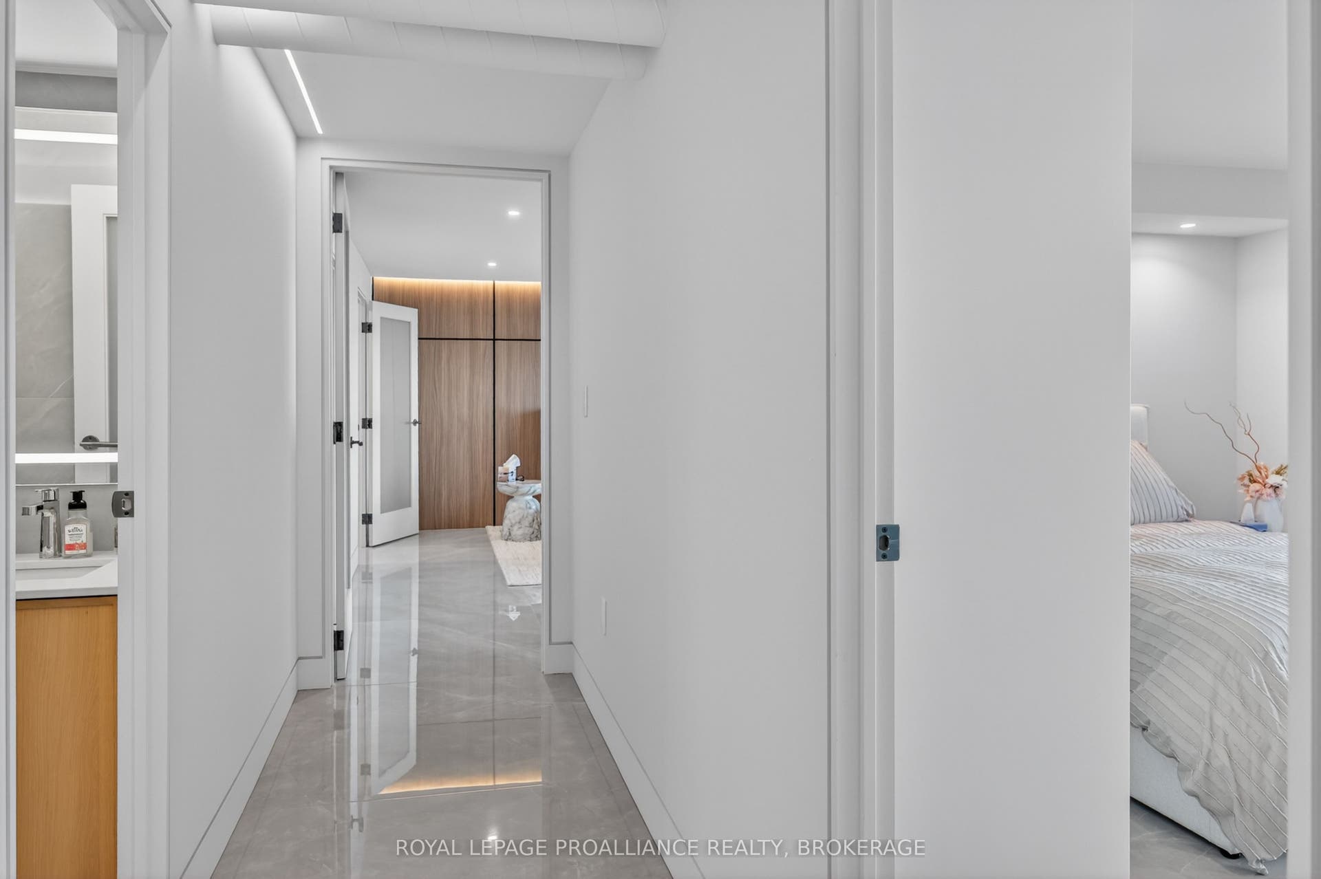 165 Ontario Street, #505, Kingston, Frontenac ON K7L 2Y6