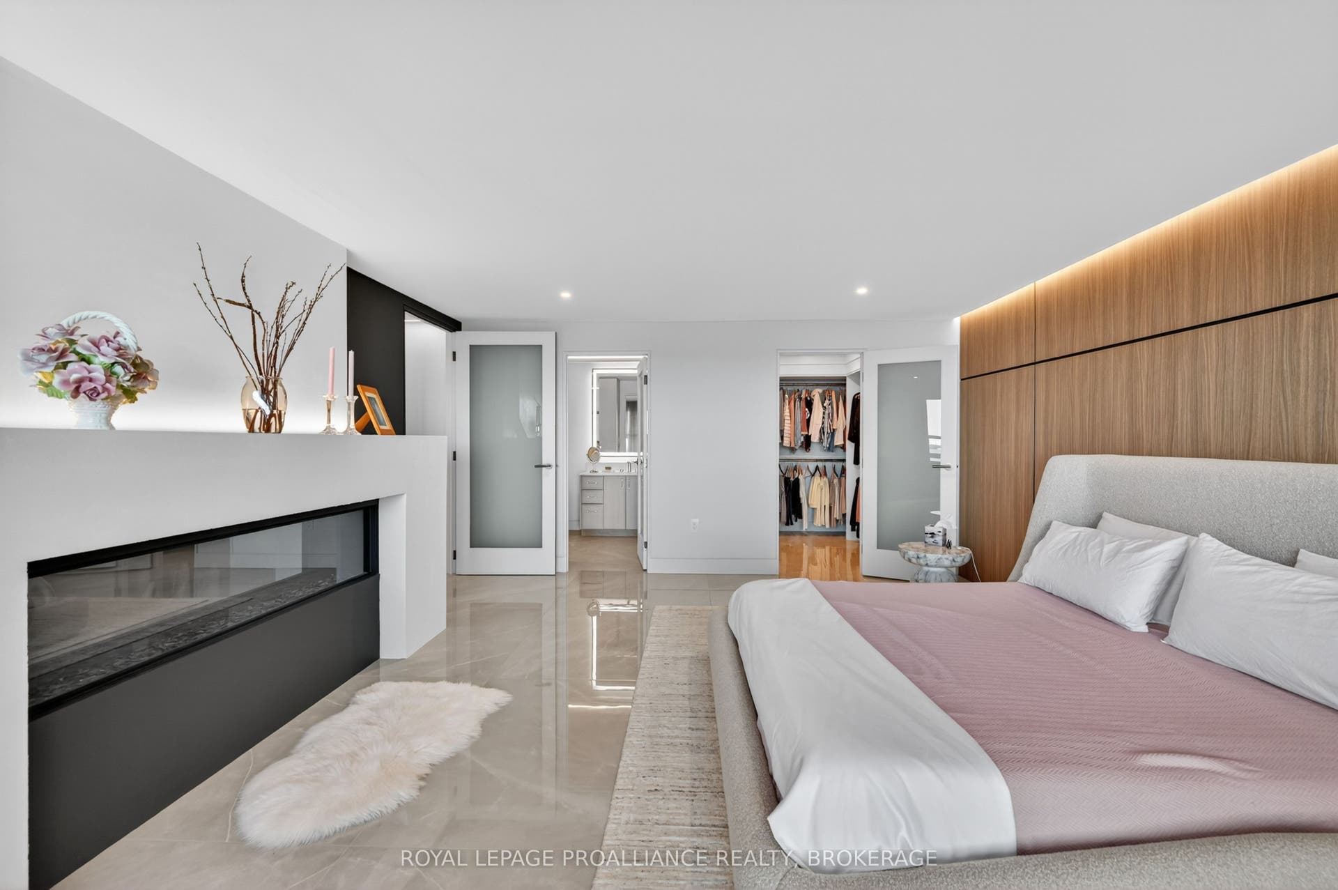 165 Ontario Street, #505, Kingston, Frontenac ON K7L 2Y6