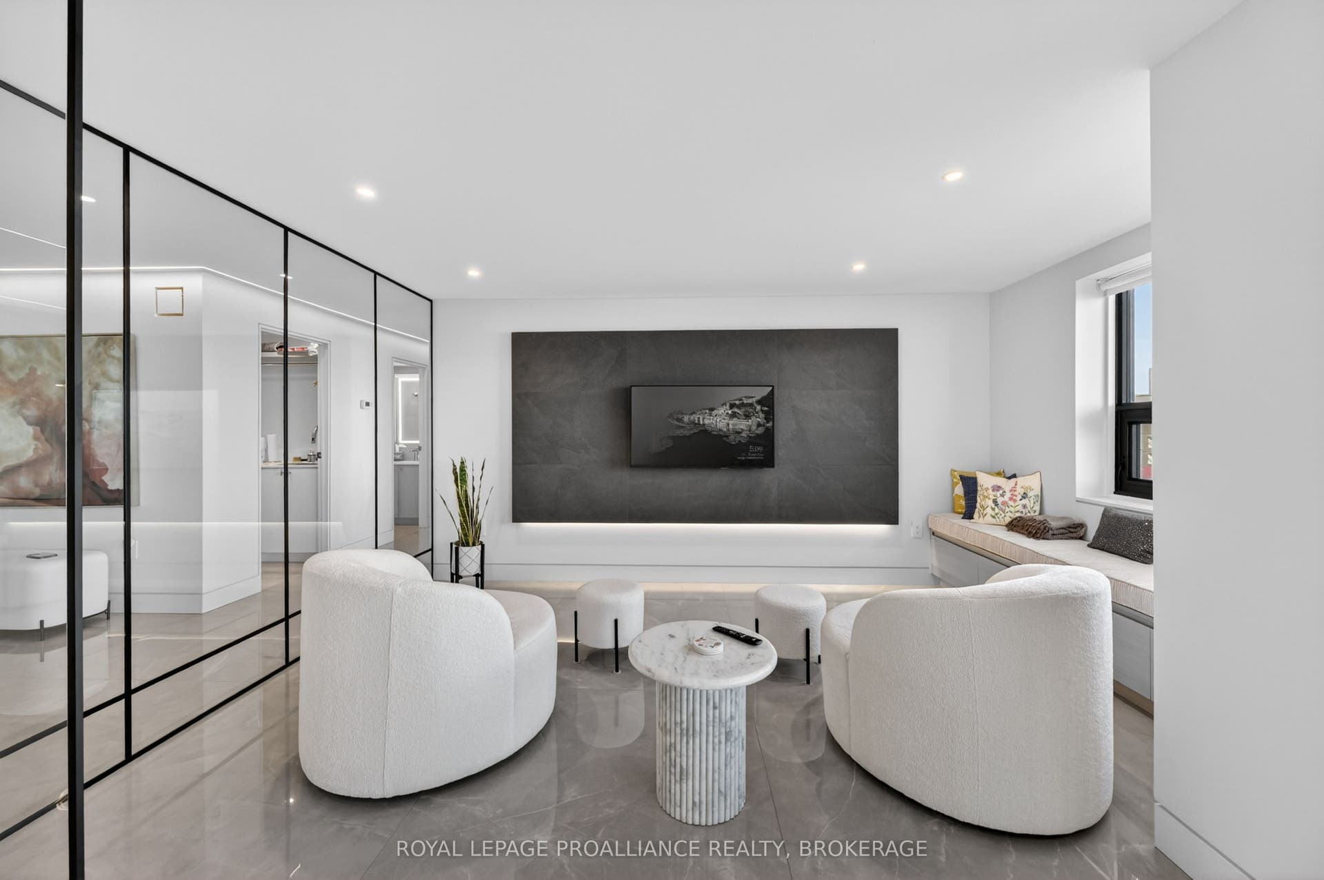 165 Ontario Street, #505, Kingston, Frontenac ON K7L 2Y6