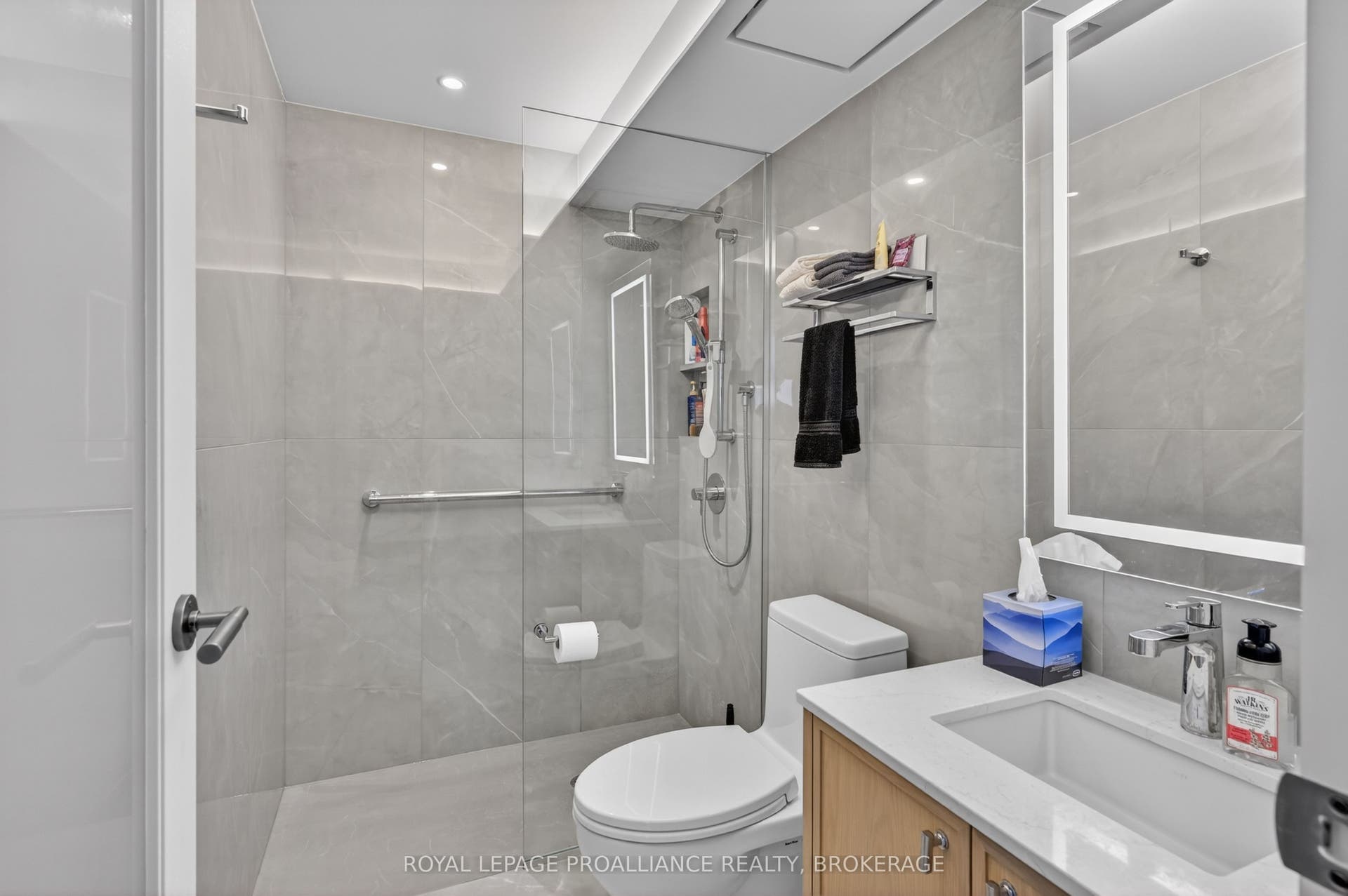 165 Ontario Street, #505, Kingston, Frontenac ON K7L 2Y6
