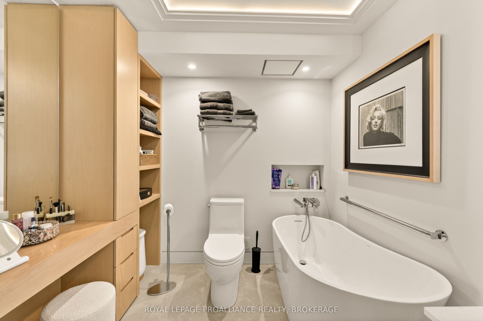 165 Ontario Street, #505, Kingston, Frontenac ON K7L 2Y6