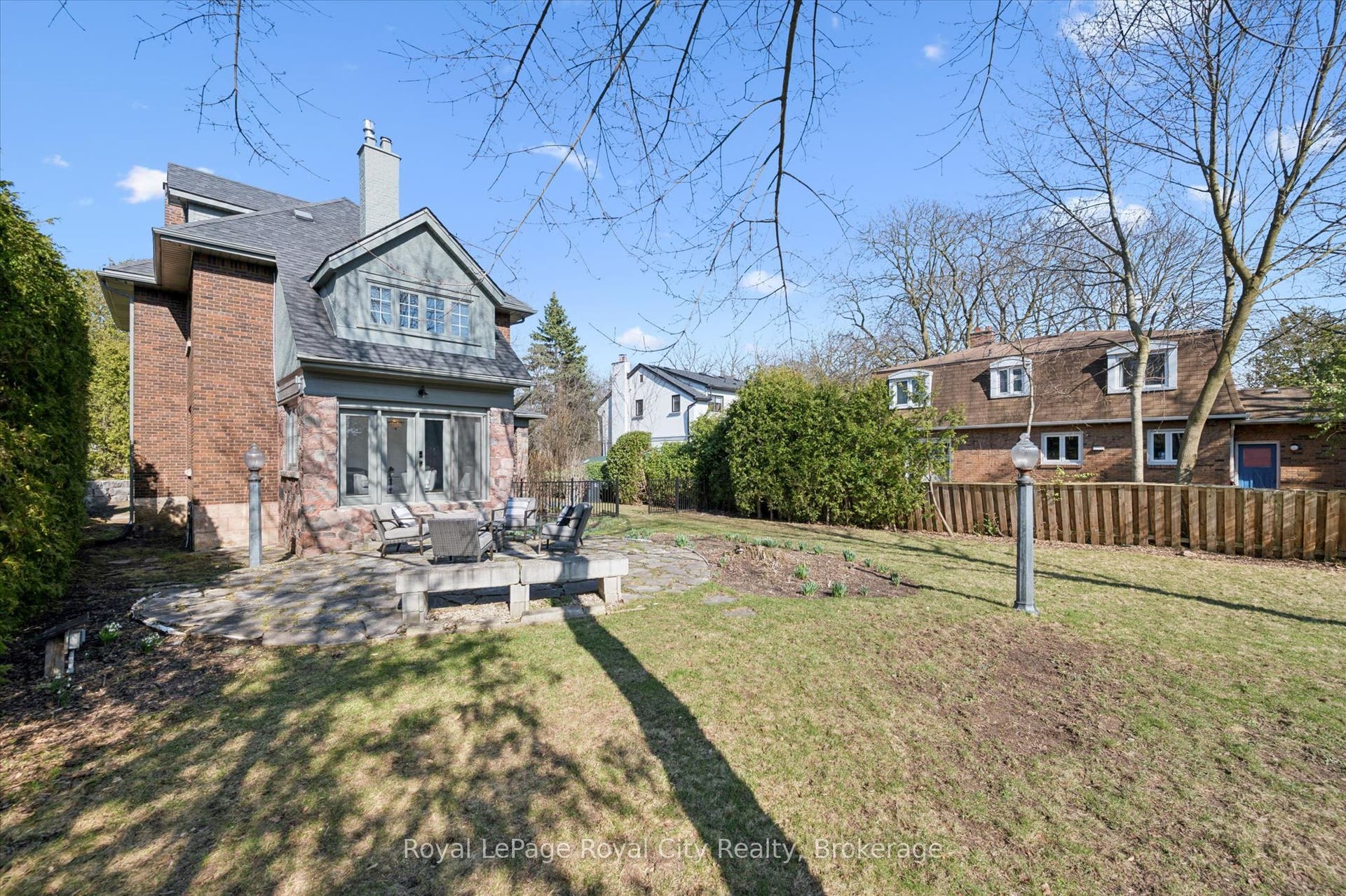 87 University Avenue W, Guelph, Wellington ON N1G 1P1 87 University Avenue W, Guelph, Wellington ON N1G 1P1