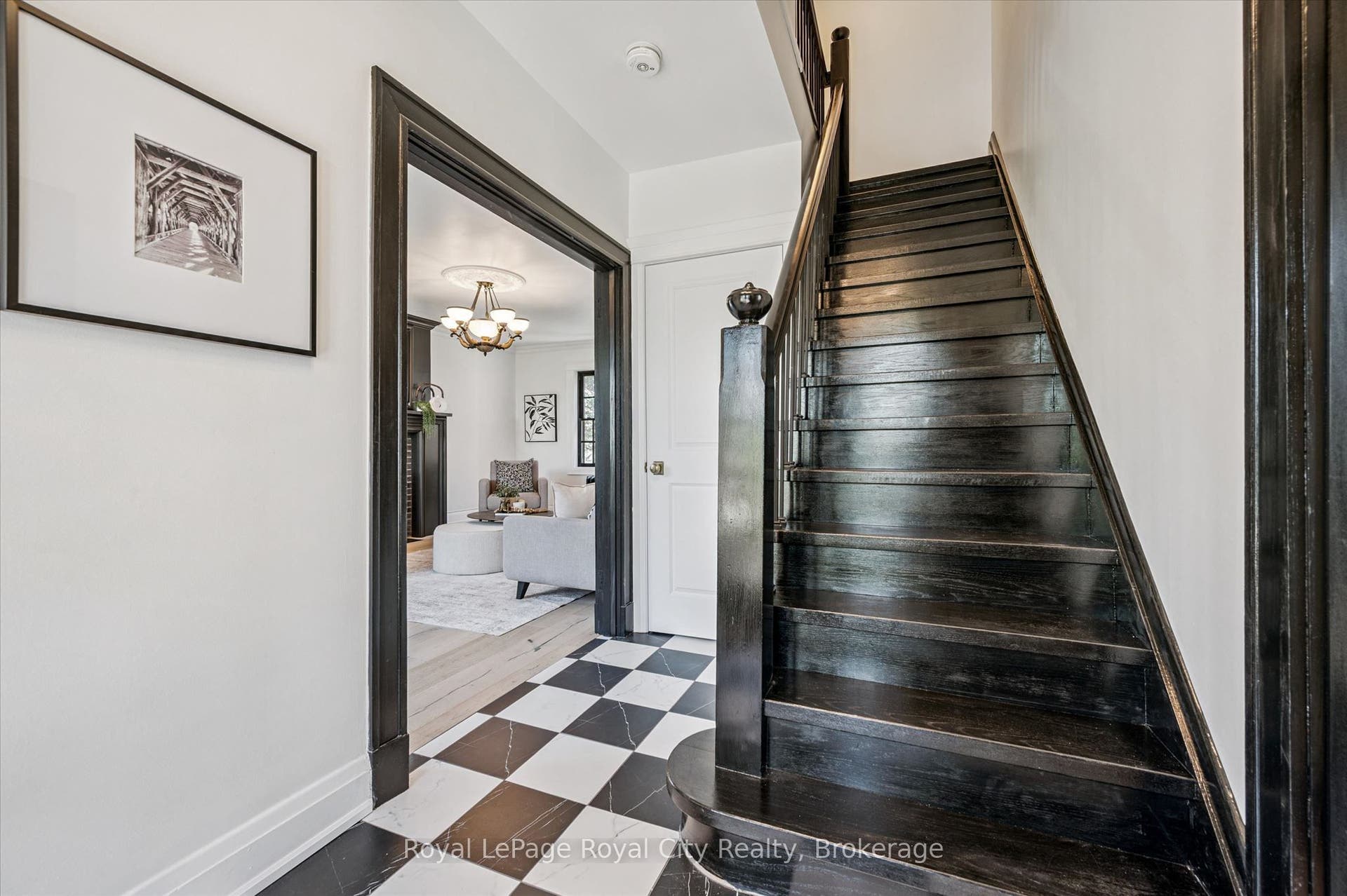 87 University Avenue W, Guelph, Wellington ON N1G 1P1 87 University Avenue W, Guelph, Wellington ON N1G 1P1