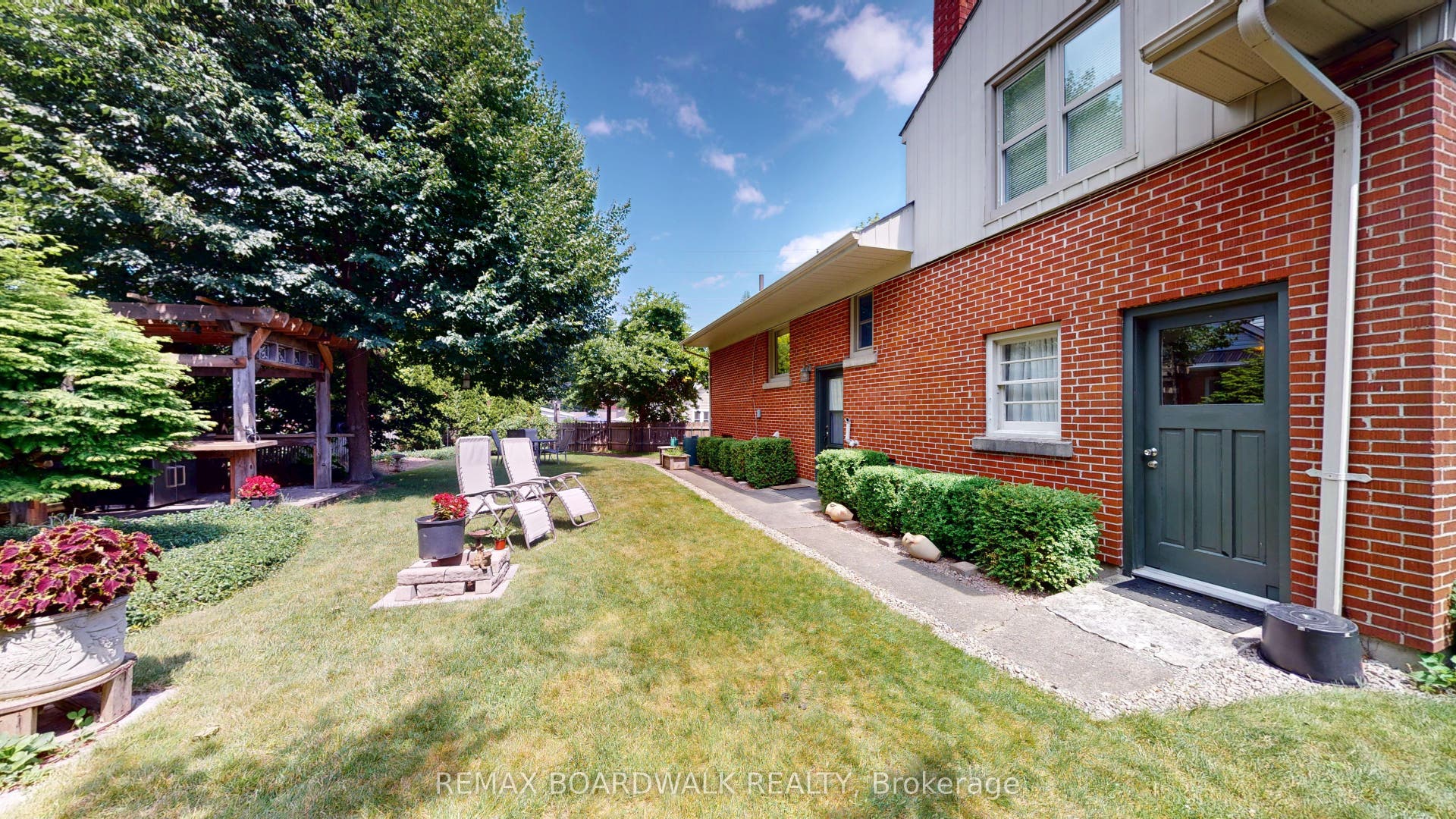 148 James Street E, Brockville, Leeds And Grenville ON K6V 1L2