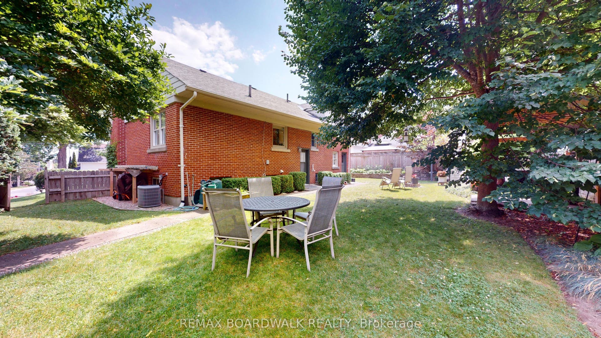 148 James Street E, Brockville, Leeds And Grenville ON K6V 1L2