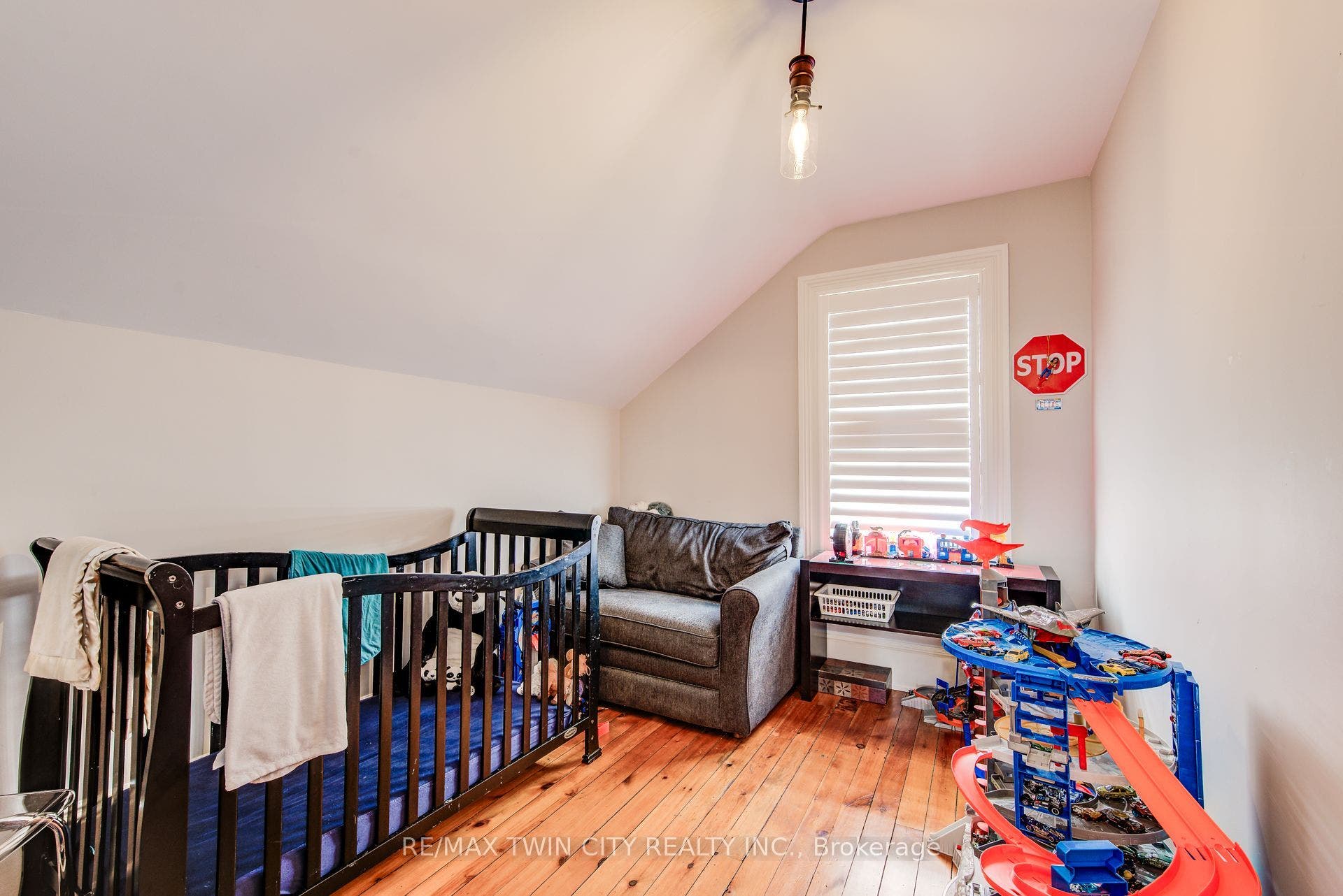 920 Orr Court, Kitchener, Waterloo ON N2R 1R4 920 Orr Court, Kitchener, Waterloo ON N2R 1R4