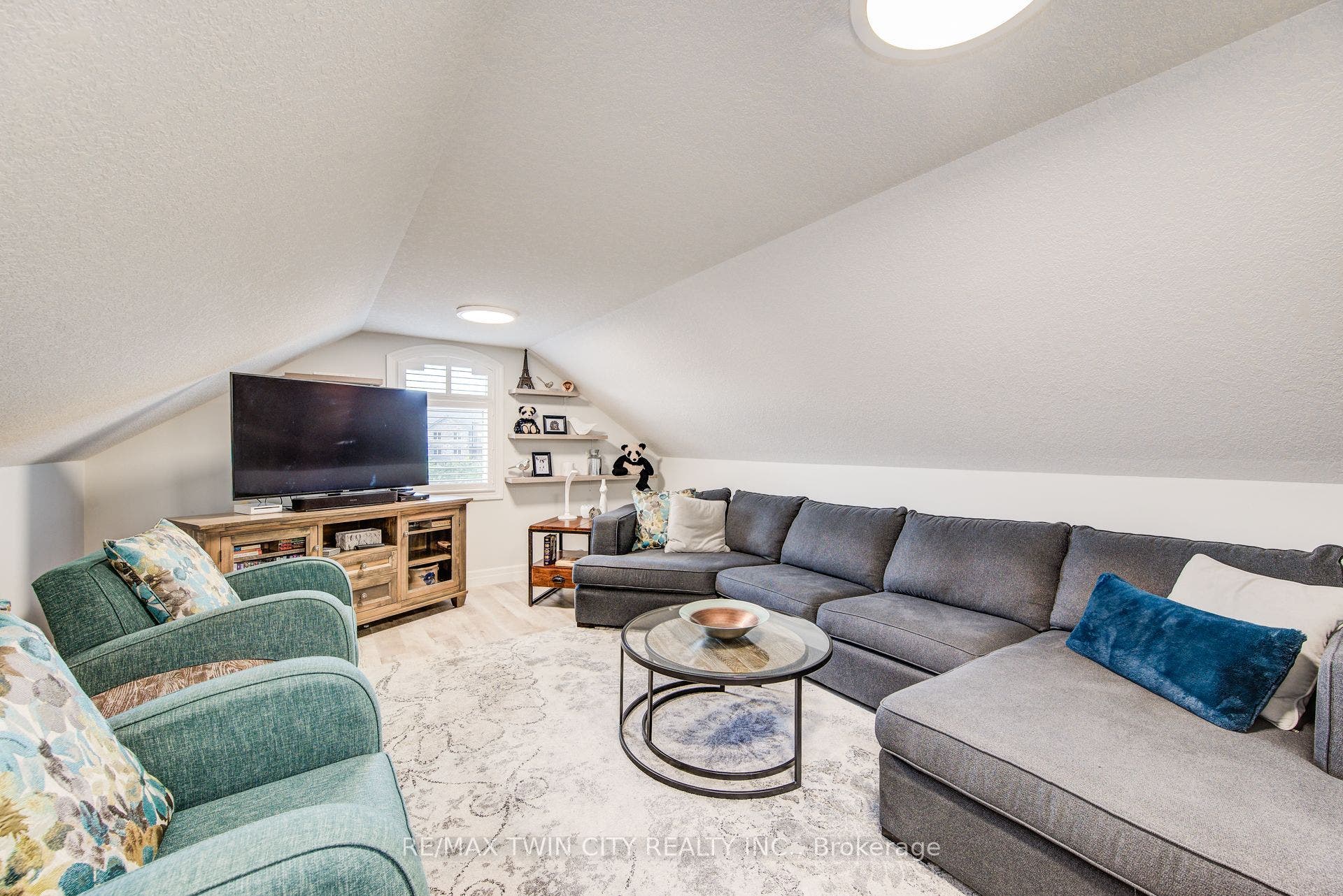 920 Orr Court, Kitchener, Waterloo ON N2R 1R4 920 Orr Court, Kitchener, Waterloo ON N2R 1R4