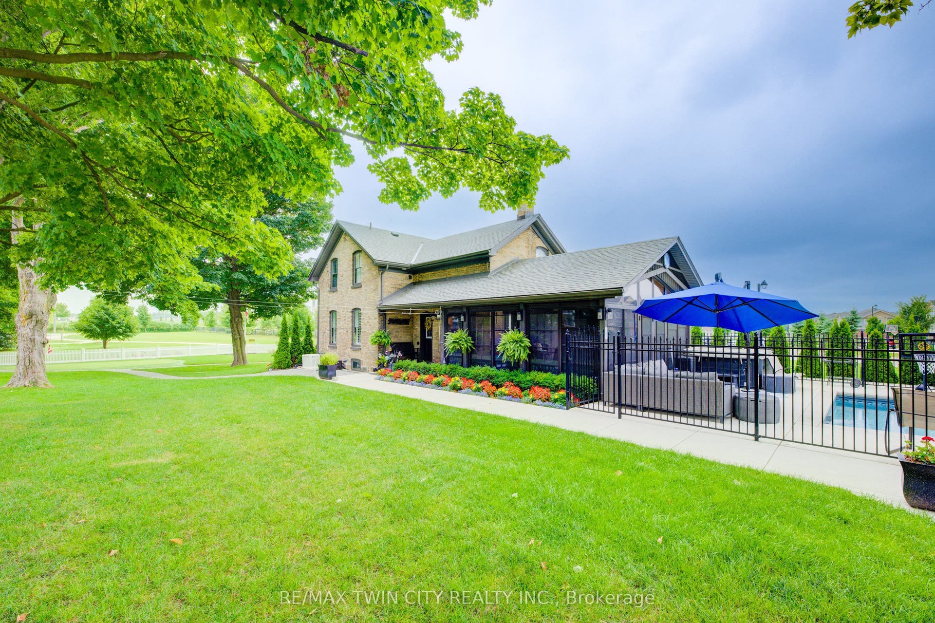 920 Orr Court, Kitchener, Waterloo ON N2R 1R4 920 Orr Court, Kitchener, Waterloo ON N2R 1R4