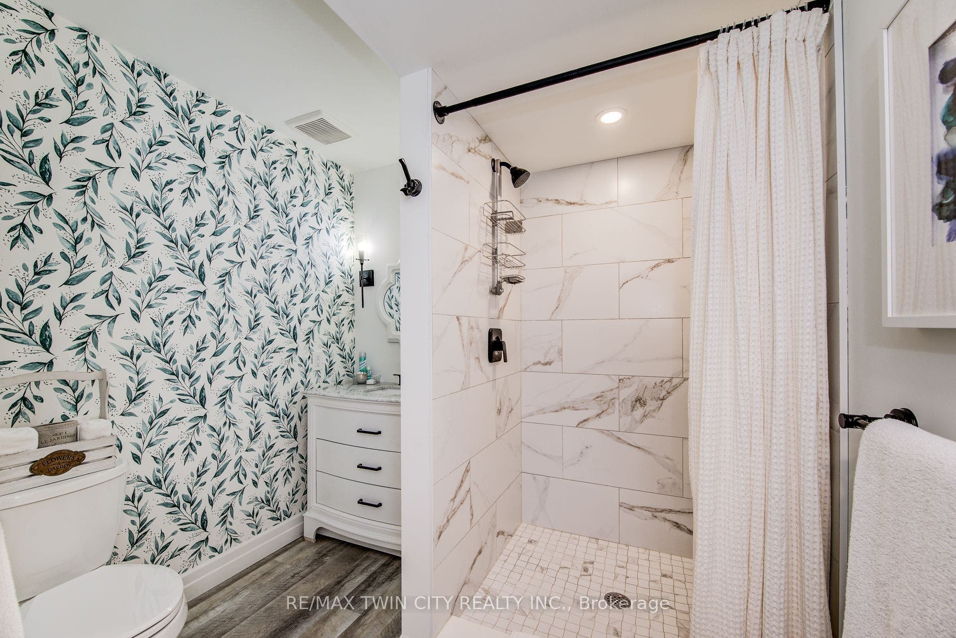 920 Orr Court, Kitchener, Waterloo ON N2R 1R4 920 Orr Court, Kitchener, Waterloo ON N2R 1R4