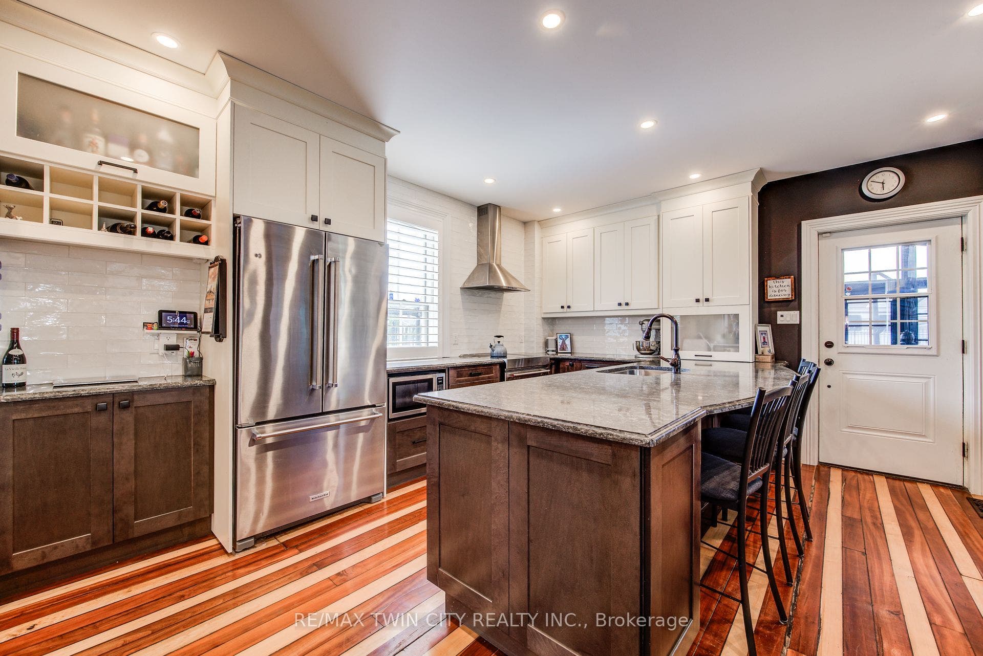 920 Orr Court, Kitchener, Waterloo ON N2R 1R4 920 Orr Court, Kitchener, Waterloo ON N2R 1R4