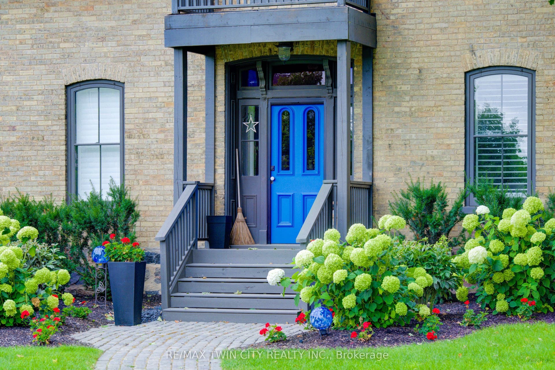 920 Orr Court, Kitchener, Waterloo ON N2R 1R4 920 Orr Court, Kitchener, Waterloo ON N2R 1R4
