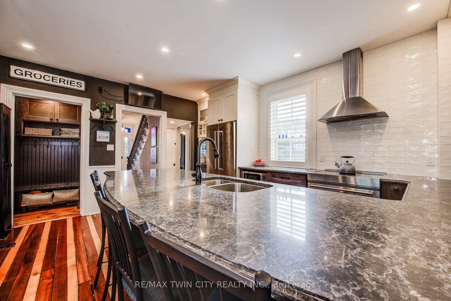 920 Orr Court, Kitchener, Waterloo ON N2R 1R4 920 Orr Court, Kitchener, Waterloo ON N2R 1R4