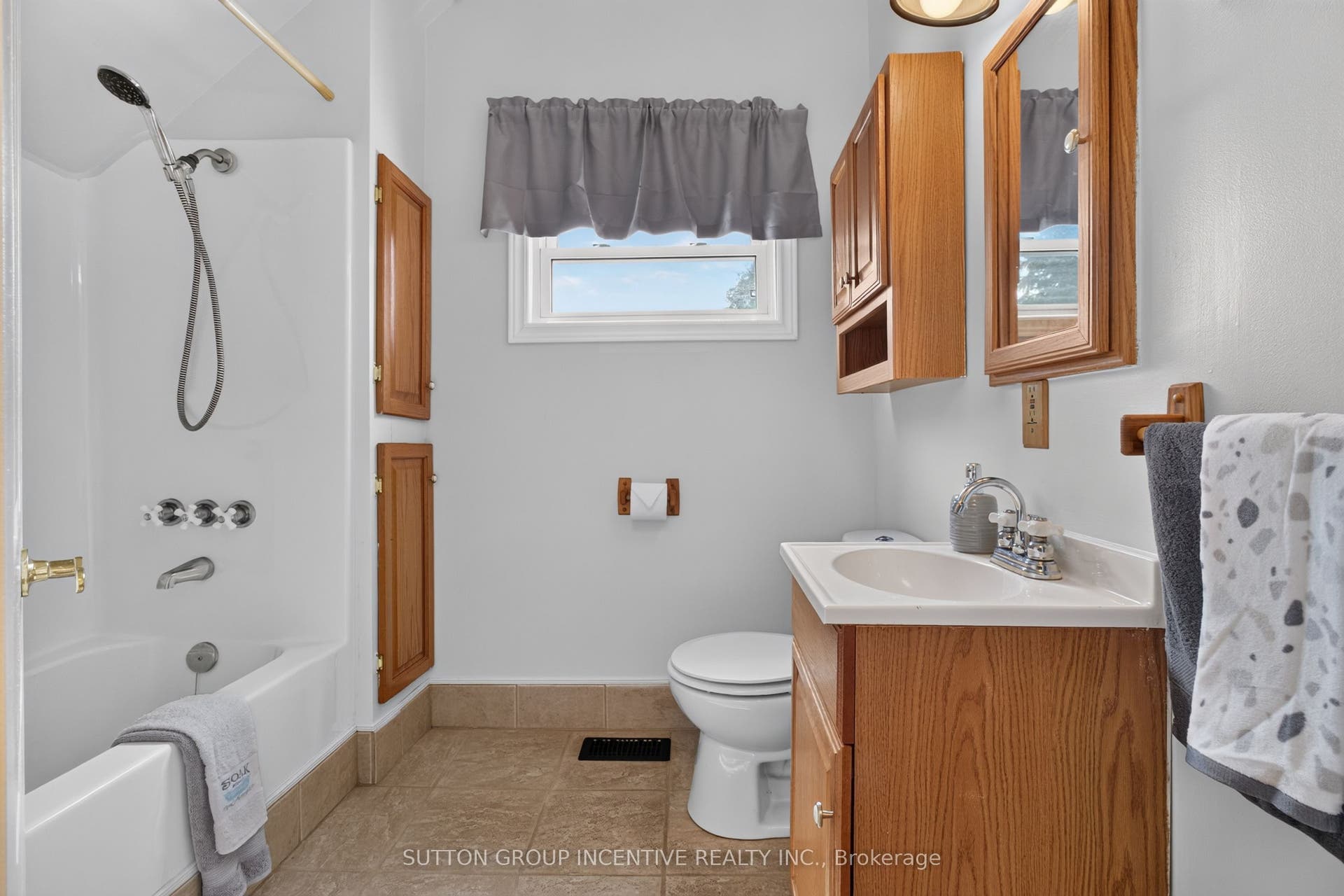 190 Bartholomew Street, Brockville, Leeds And Grenville ON K6V 2S6