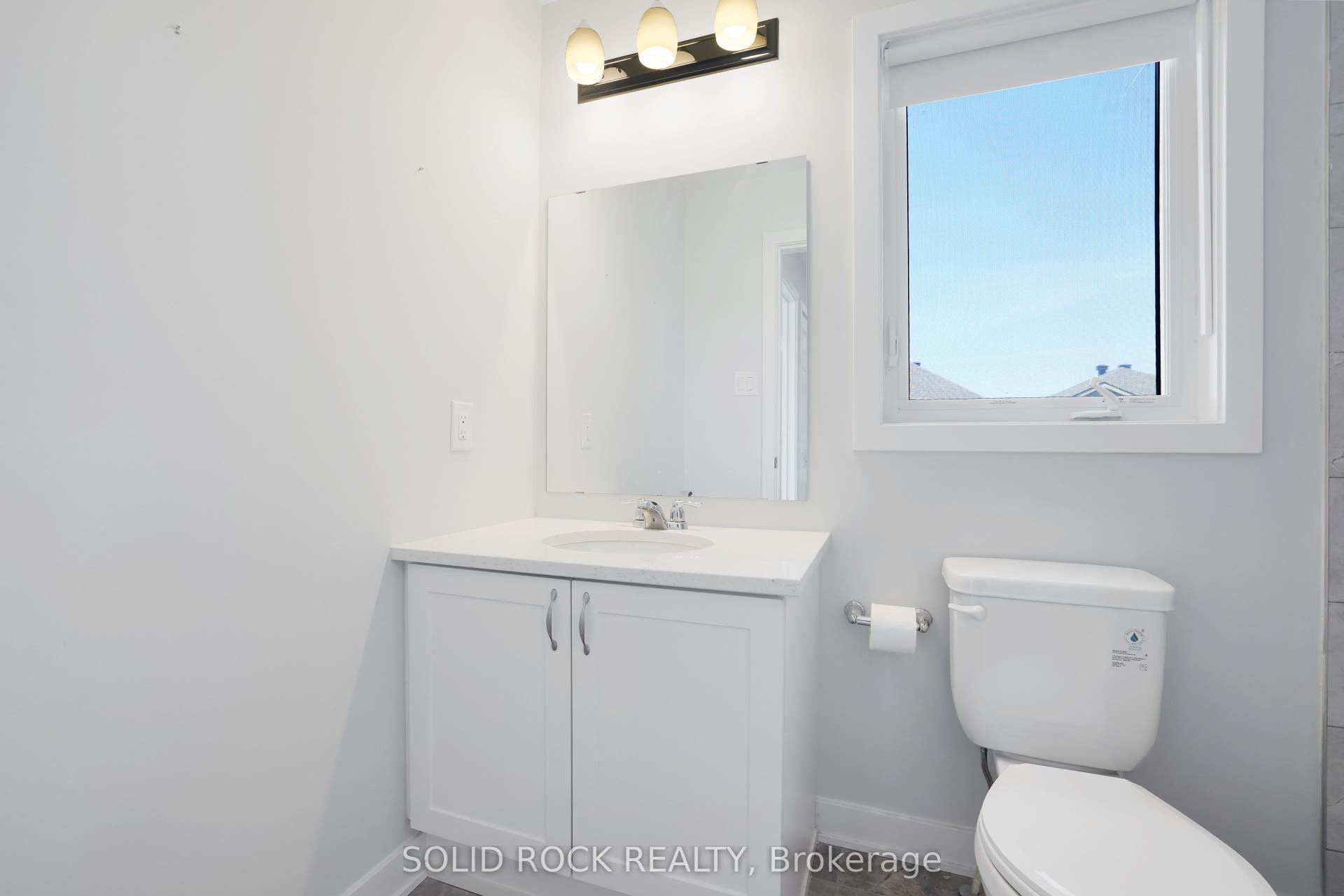 320 MEYNELL Road, Stittsville - Munster - Richmond, Ottawa ON K0A 2Z0 Main bathroom on second level
