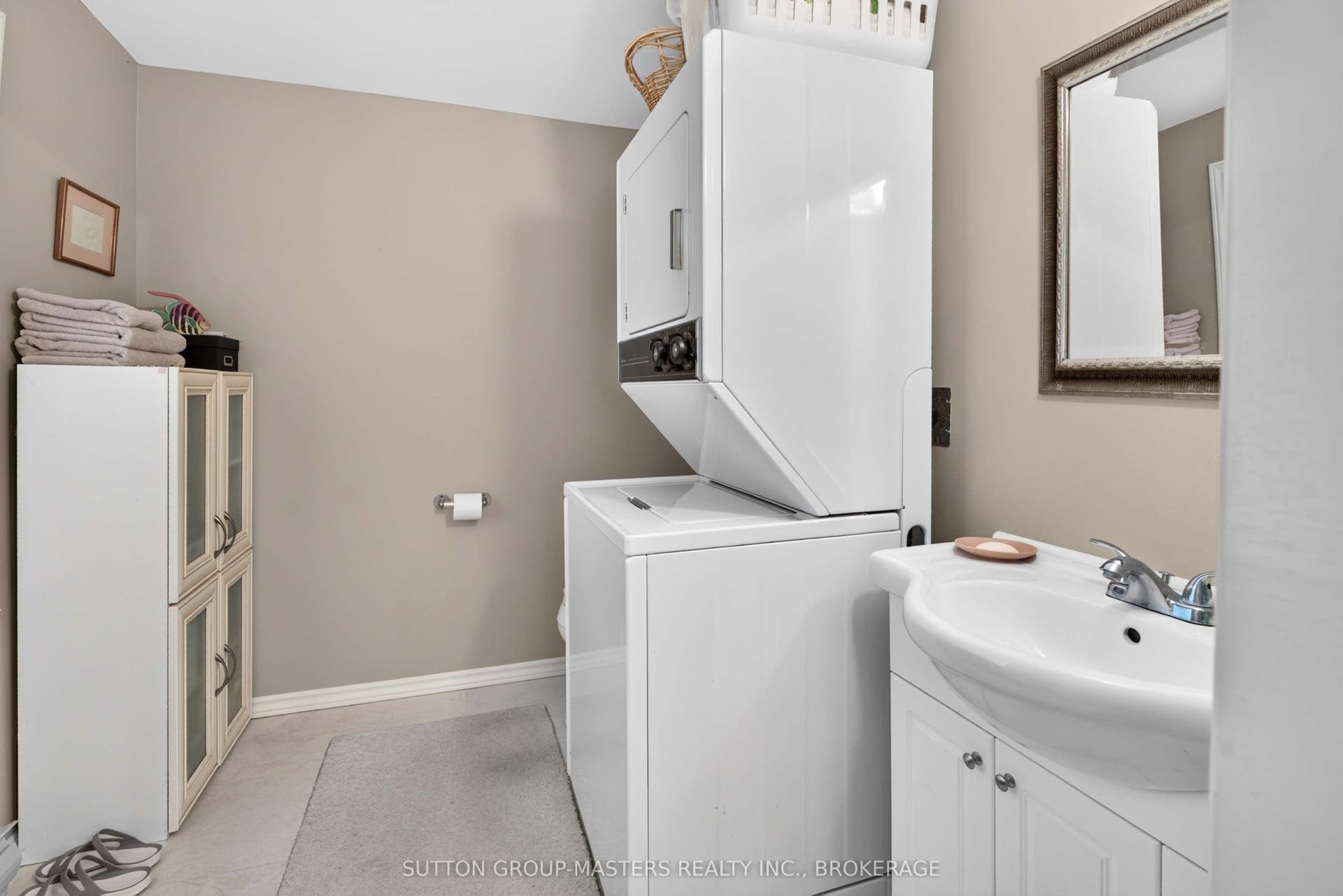 1687 Harten Lane, Kingston, Frontenac ON K7L 4V1 Ensuite with stackable laundry.