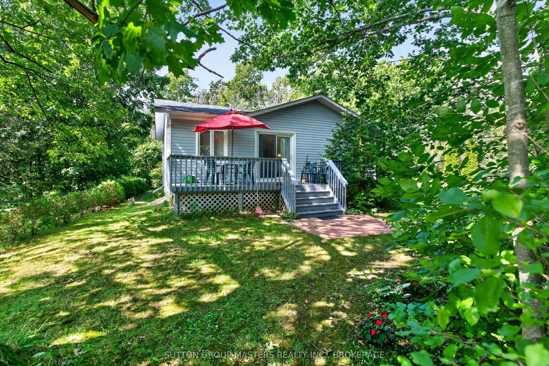 1687 Harten Lane, Kingston, Frontenac ON K7L 4V1 ...from the front and back!