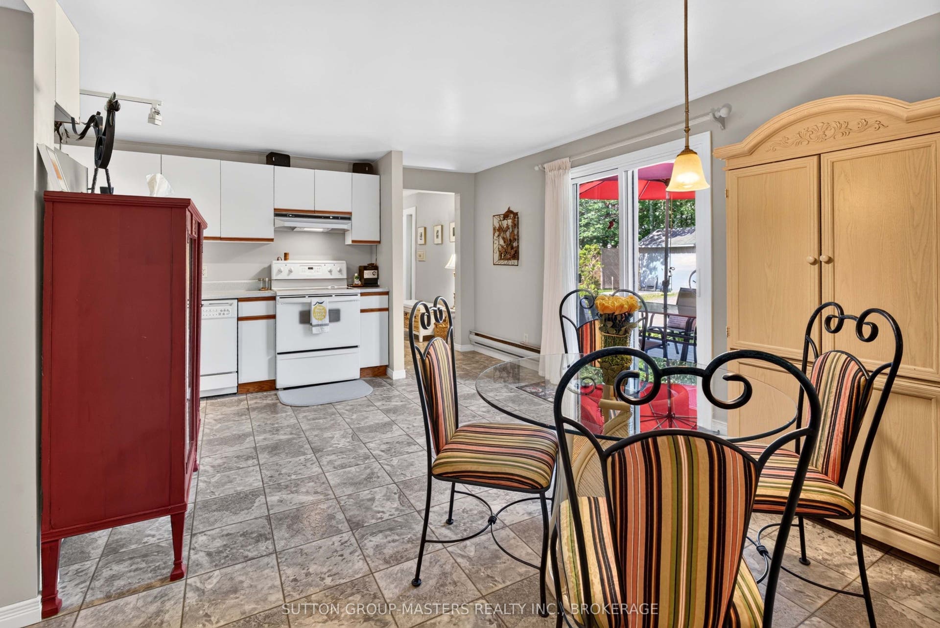1687 Harten Lane, Kingston, Frontenac ON K7L 4V1 And, it's complete with a walkout and dining nook.