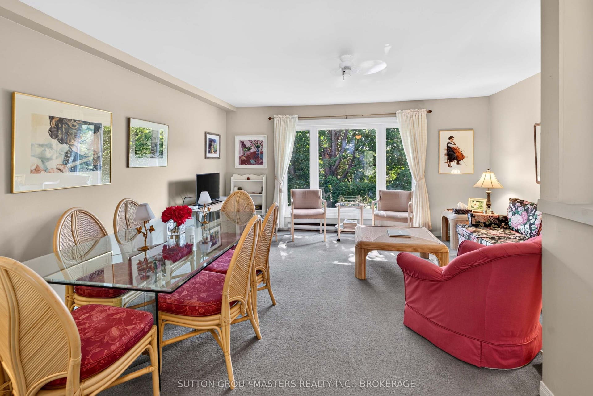 1687 Harten Lane, Kingston, Frontenac ON K7L 4V1 Welcoming and bright...