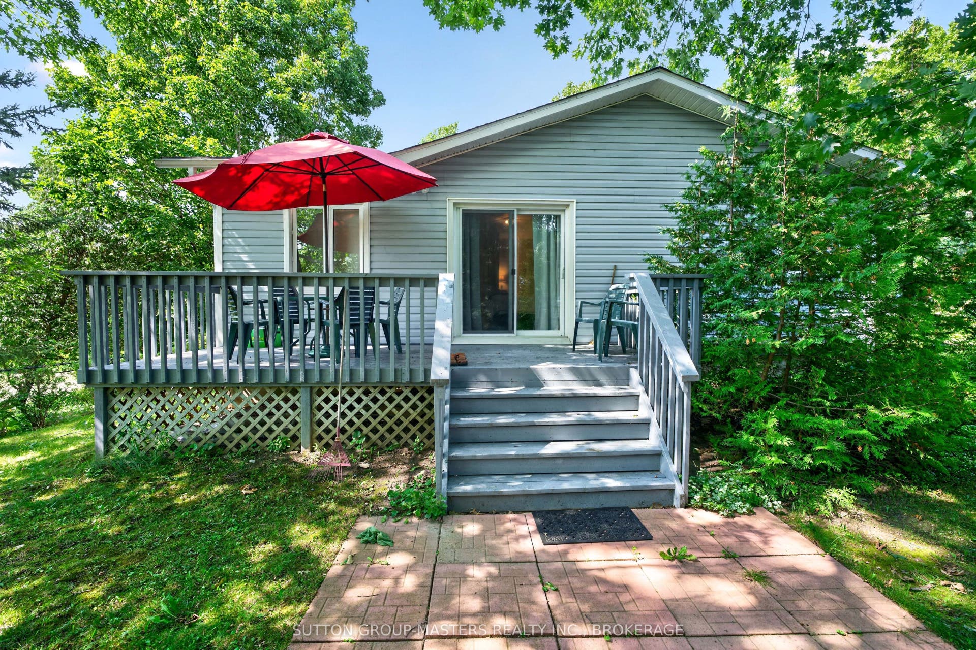 1687 Harten Lane, Kingston, Frontenac ON K7L 4V1 This is a sweet spot...