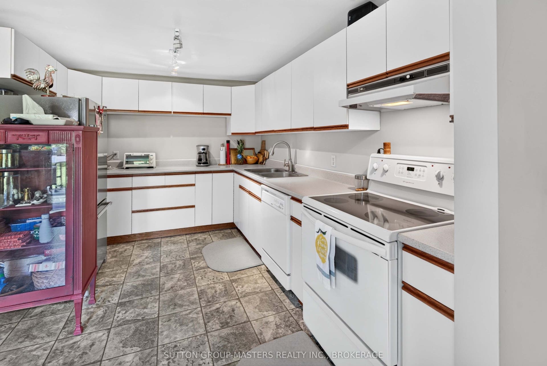 1687 Harten Lane, Kingston, Frontenac ON K7L 4V1 It's functional and bright.