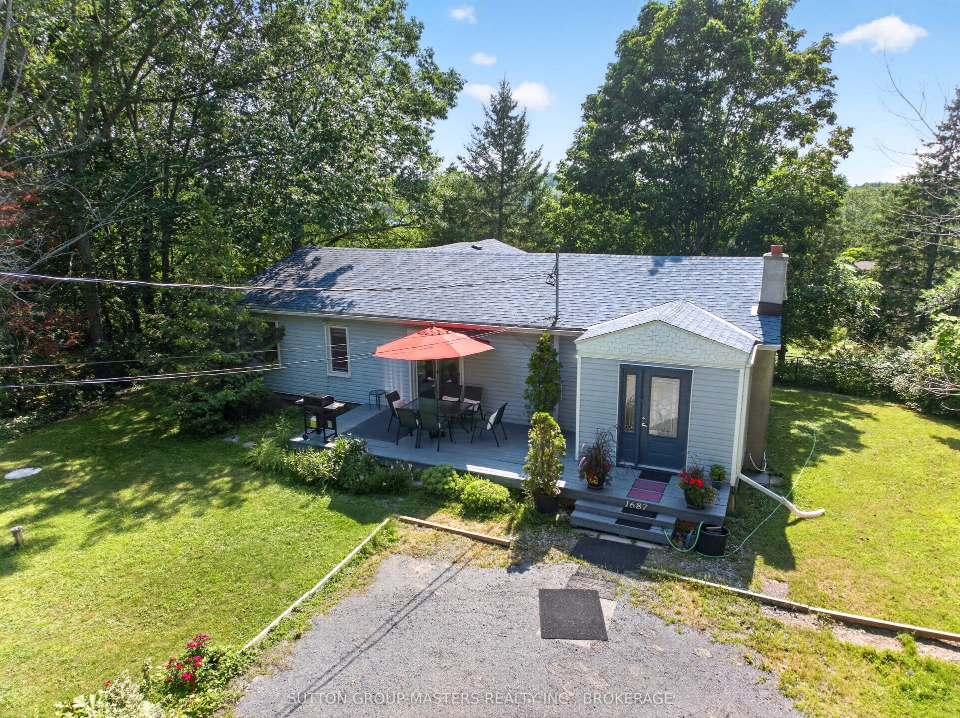 1687 Harten Lane, Kingston, Frontenac ON K7L 4V1 Pretty as a picture...