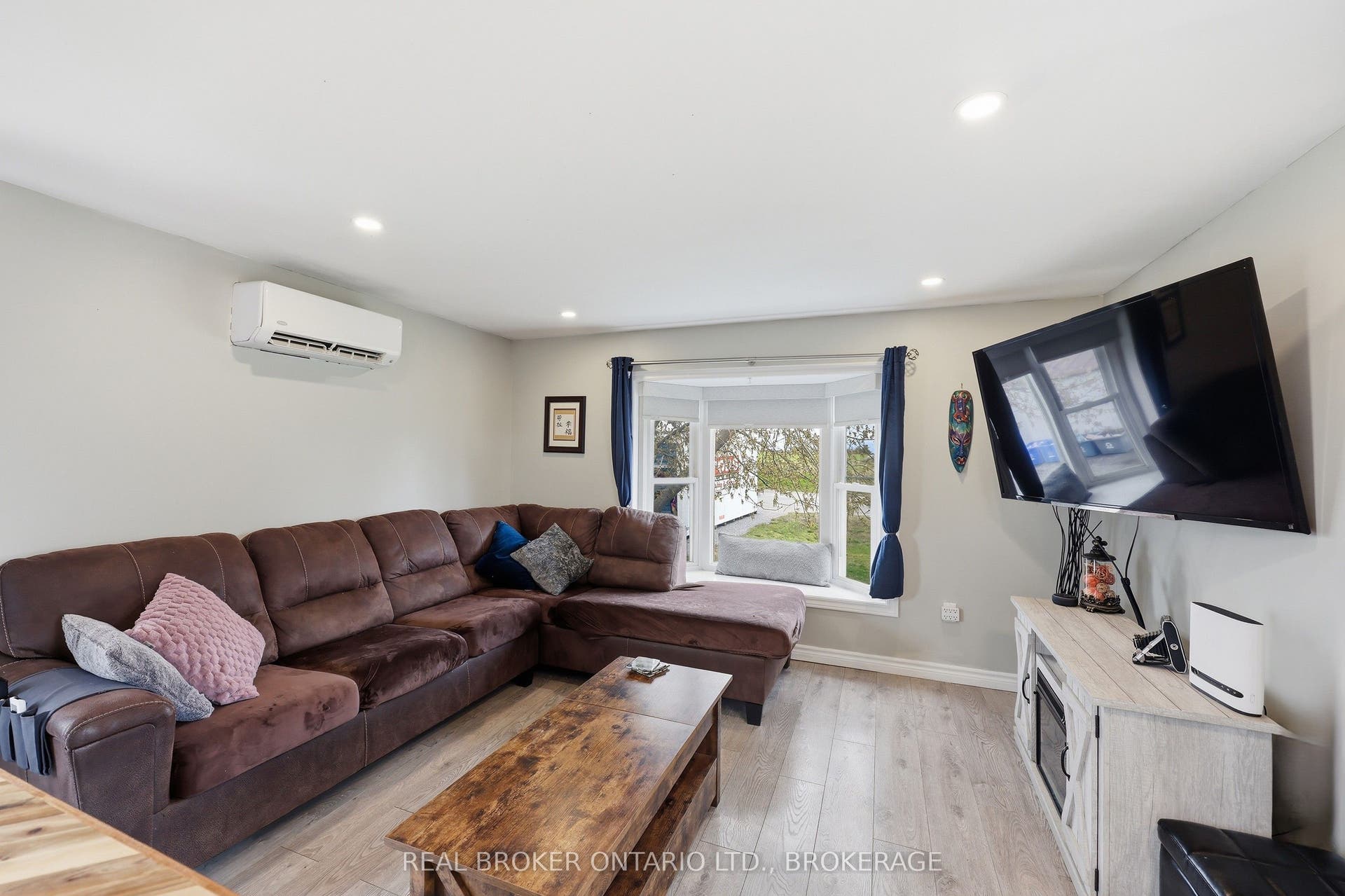 11 HERMES Drive, Kingston, Frontenac ON K7K 5T3 11 HERMES Drive, Kingston, Frontenac ON K7K 5T3