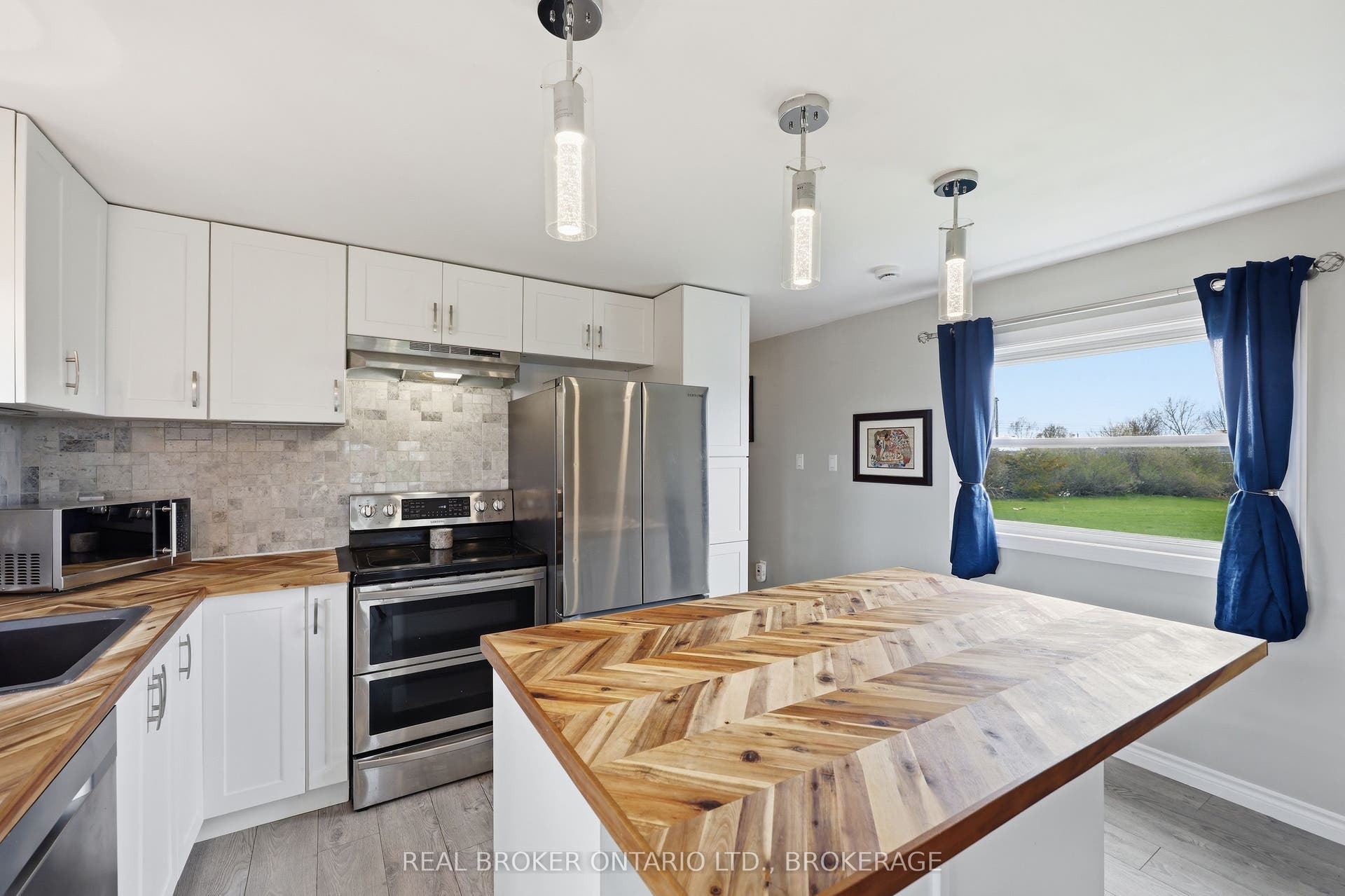 11 HERMES Drive, Kingston, Frontenac ON K7K 5T3 11 HERMES Drive, Kingston, Frontenac ON K7K 5T3