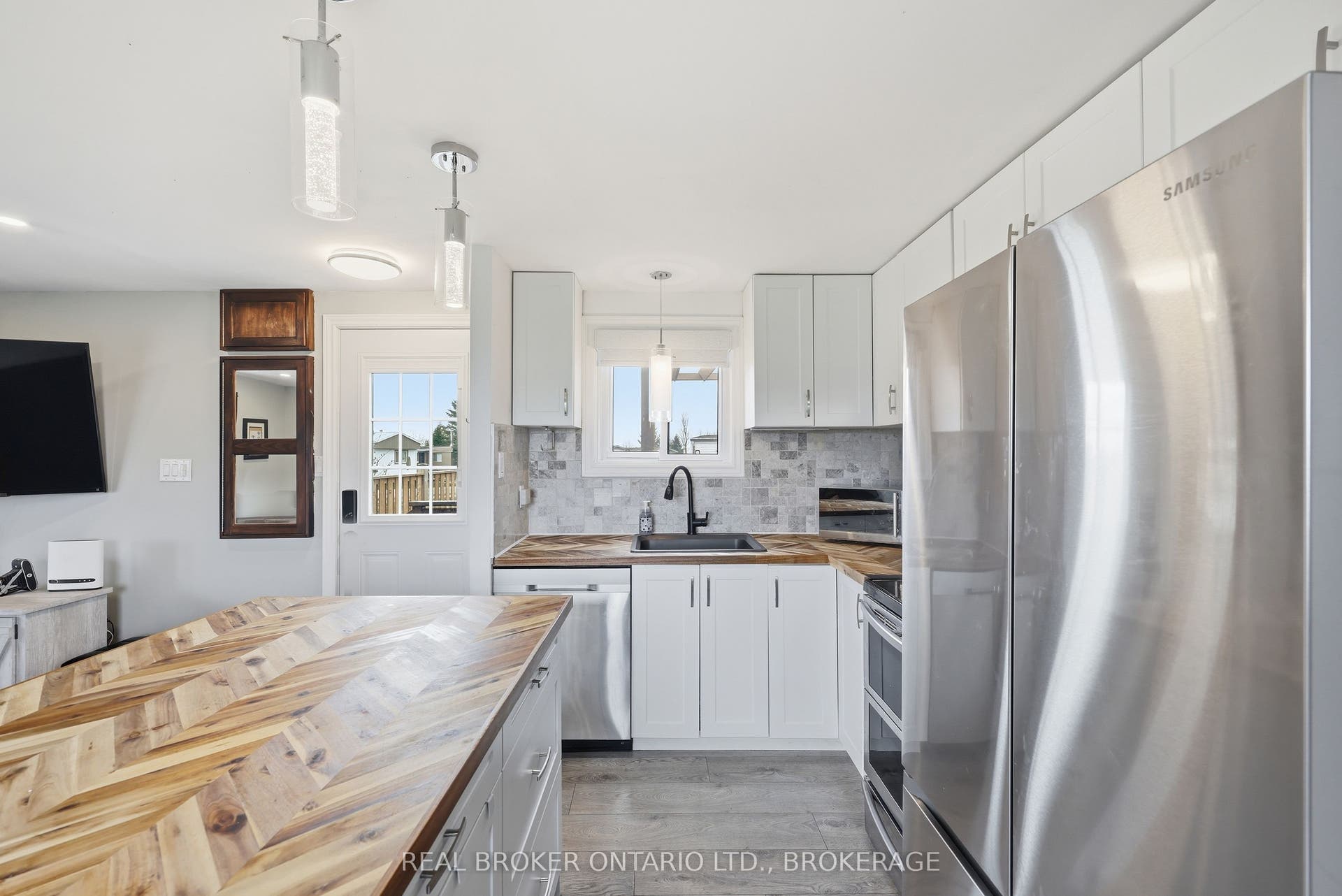 11 HERMES Drive, Kingston, Frontenac ON K7K 5T3 11 HERMES Drive, Kingston, Frontenac ON K7K 5T3