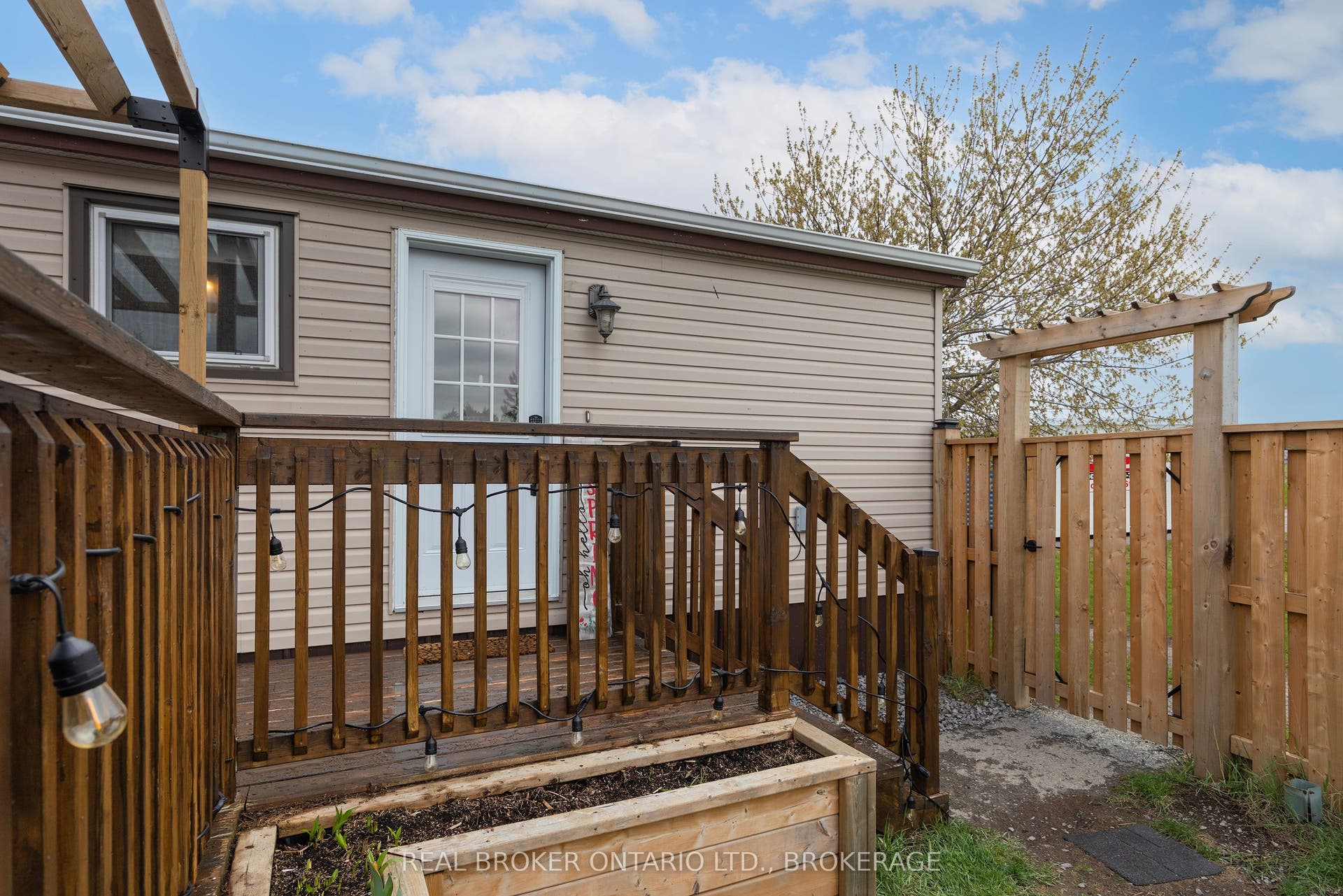 11 HERMES Drive, Kingston, Frontenac ON K7K 5T3 11 HERMES Drive, Kingston, Frontenac ON K7K 5T3