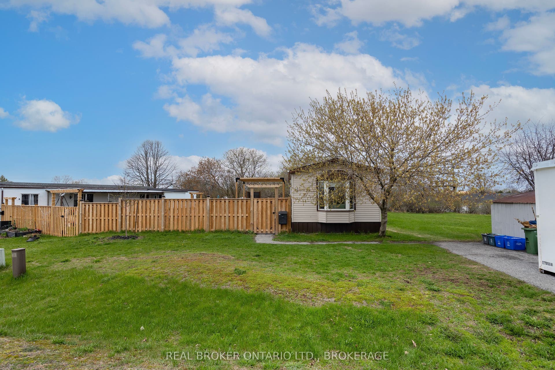 11 HERMES Drive, Kingston, Frontenac ON K7K 5T3 11 HERMES Drive, Kingston, Frontenac ON K7K 5T3