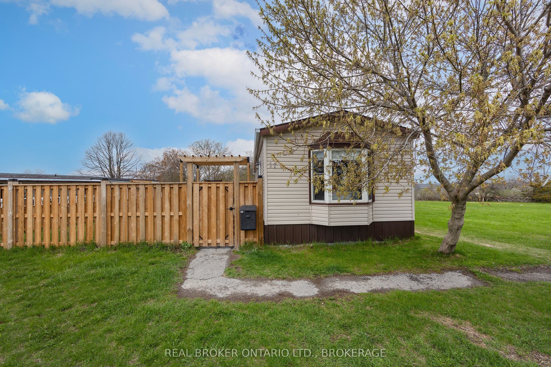 11 HERMES Drive, Kingston, Frontenac ON K7K 5T3 11 HERMES Drive, Kingston, Frontenac ON K7K 5T3