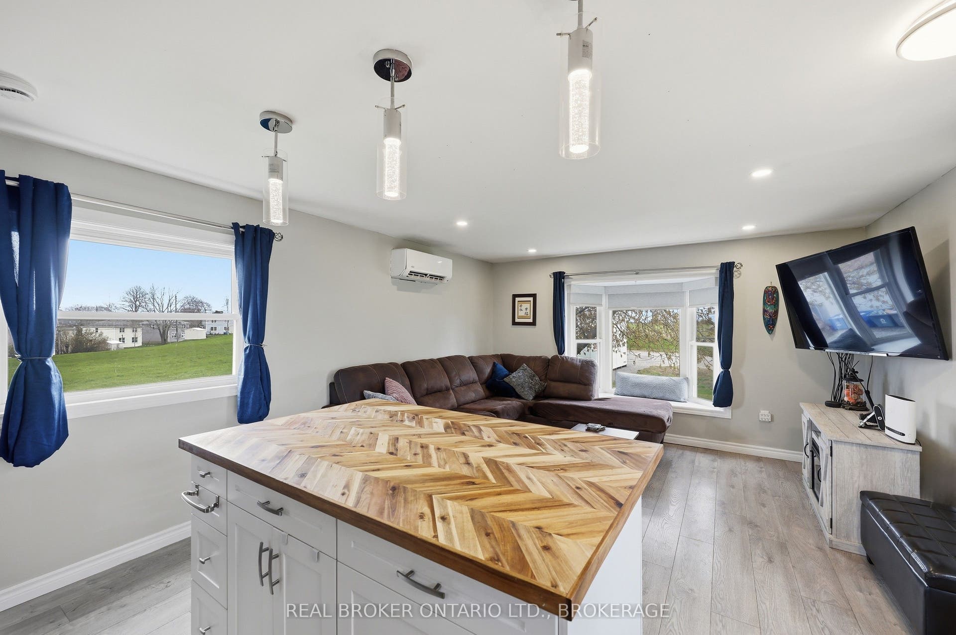 11 HERMES Drive, Kingston, Frontenac ON K7K 5T3 11 HERMES Drive, Kingston, Frontenac ON K7K 5T3