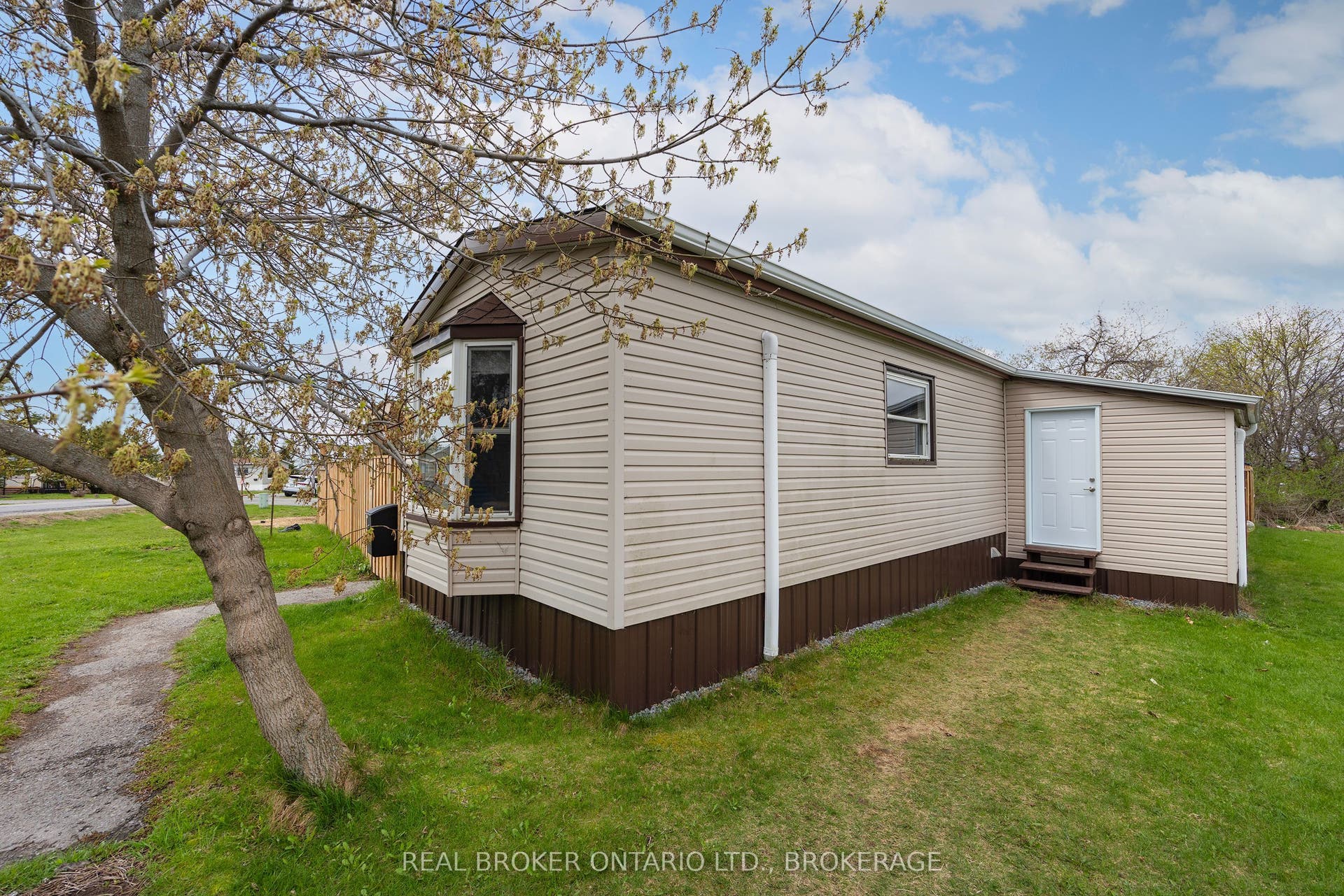 11 HERMES Drive, Kingston, Frontenac ON K7K 5T3 11 HERMES Drive, Kingston, Frontenac ON K7K 5T3