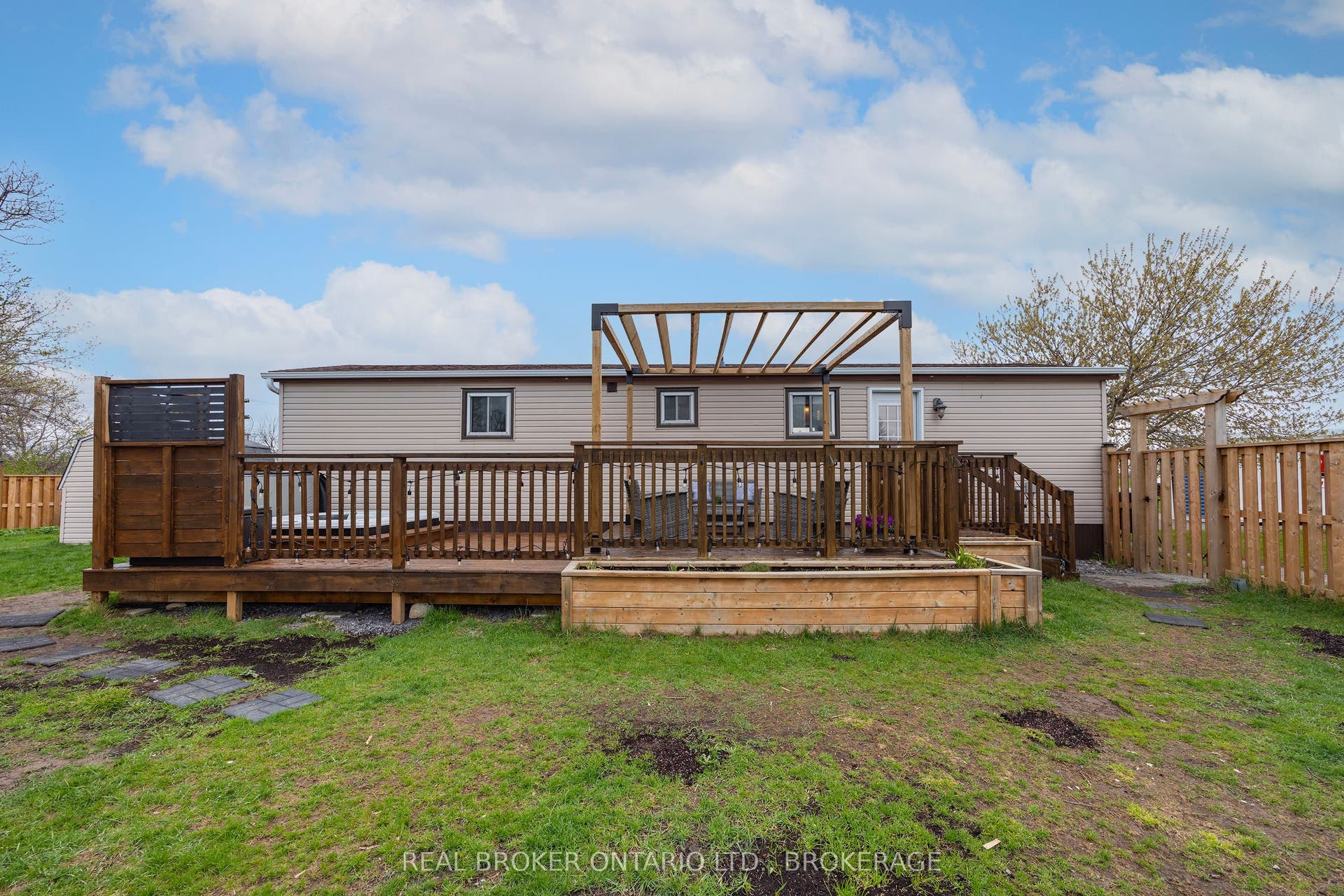 11 HERMES Drive, Kingston, Frontenac ON K7K 5T3 11 HERMES Drive, Kingston, Frontenac ON K7K 5T3