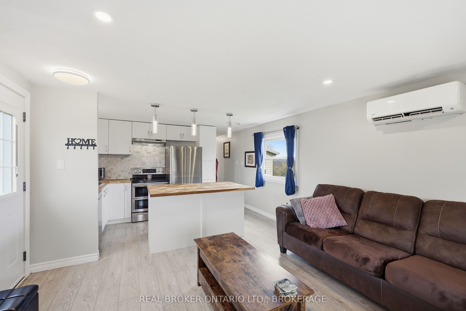11 HERMES Drive, Kingston, Frontenac ON K7K 5T3 11 HERMES Drive, Kingston, Frontenac ON K7K 5T3