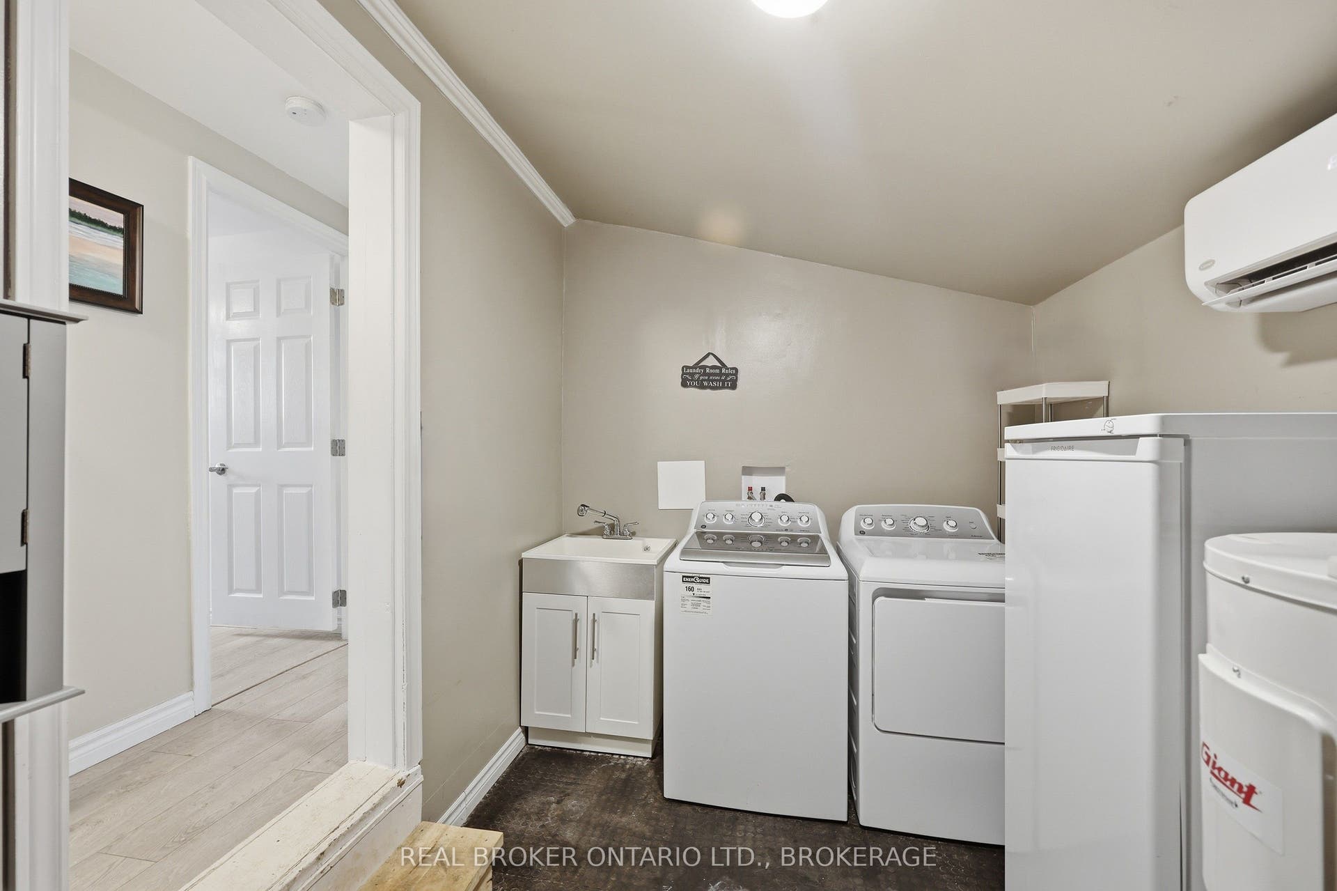 11 HERMES Drive, Kingston, Frontenac ON K7K 5T3 11 HERMES Drive, Kingston, Frontenac ON K7K 5T3