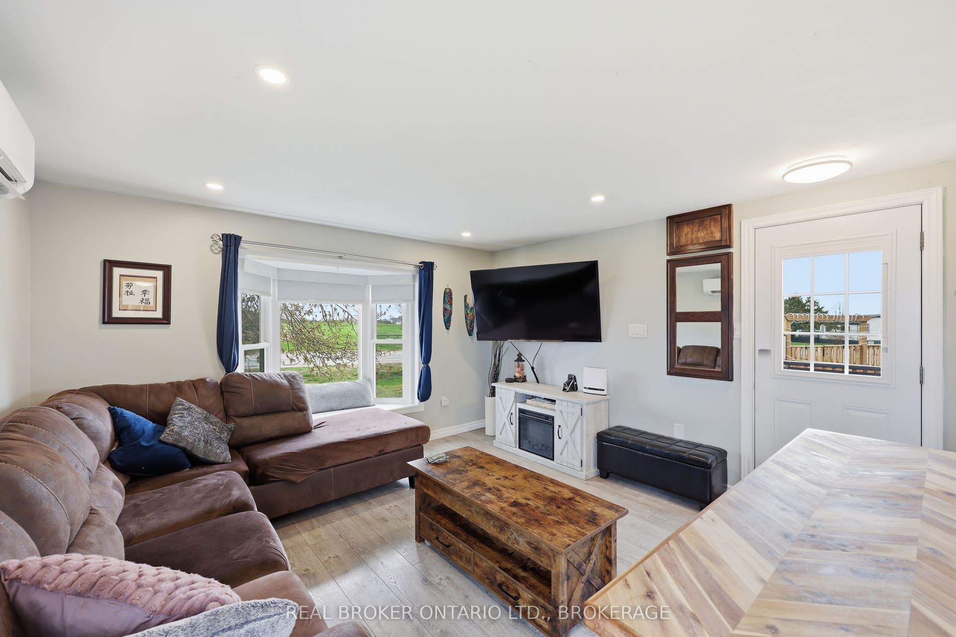 11 HERMES Drive, Kingston, Frontenac ON K7K 5T3 11 HERMES Drive, Kingston, Frontenac ON K7K 5T3