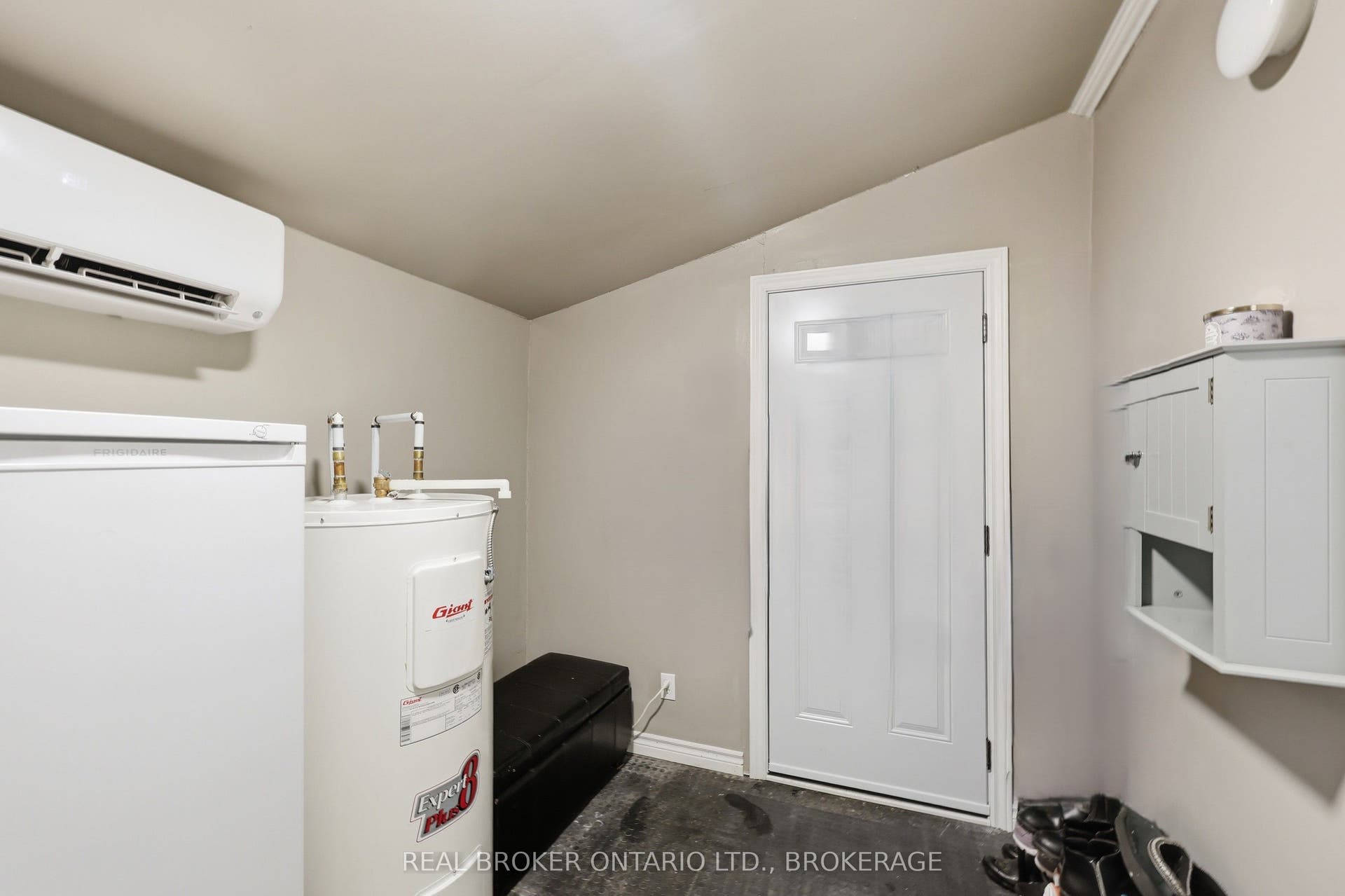 11 HERMES Drive, Kingston, Frontenac ON K7K 5T3 11 HERMES Drive, Kingston, Frontenac ON K7K 5T3