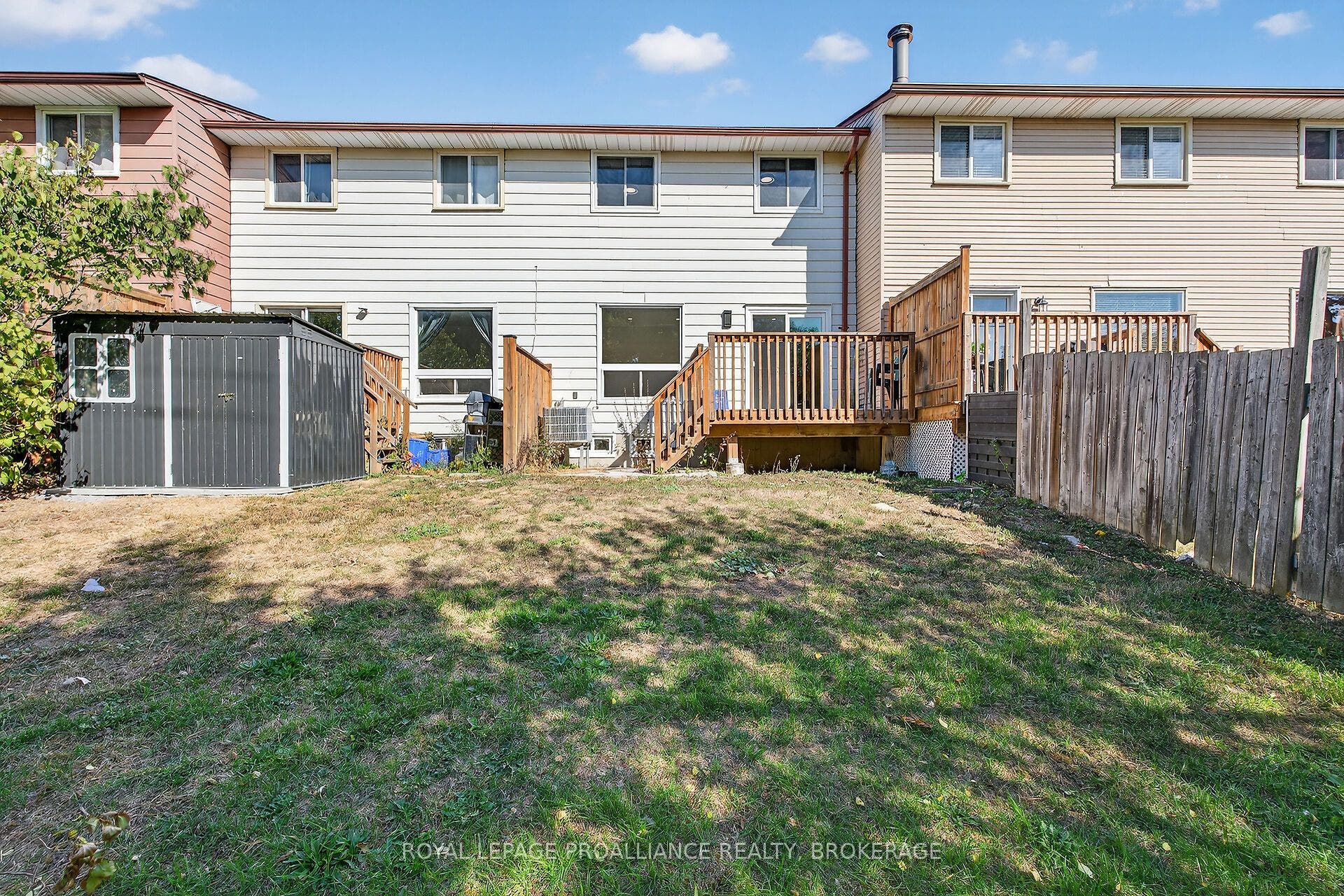 957 Oakview Avenue, Kingston, Frontenac ON K7M 6W9 957 Oakview Avenue, Kingston, Frontenac ON K7M 6W9