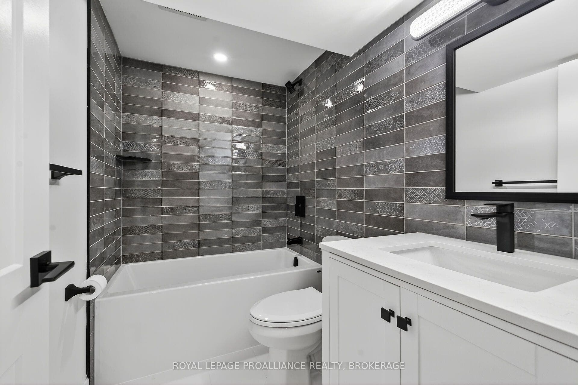 957 Oakview Avenue, Kingston, Frontenac ON K7M 6W9 957 Oakview Avenue, Kingston, Frontenac ON K7M 6W9