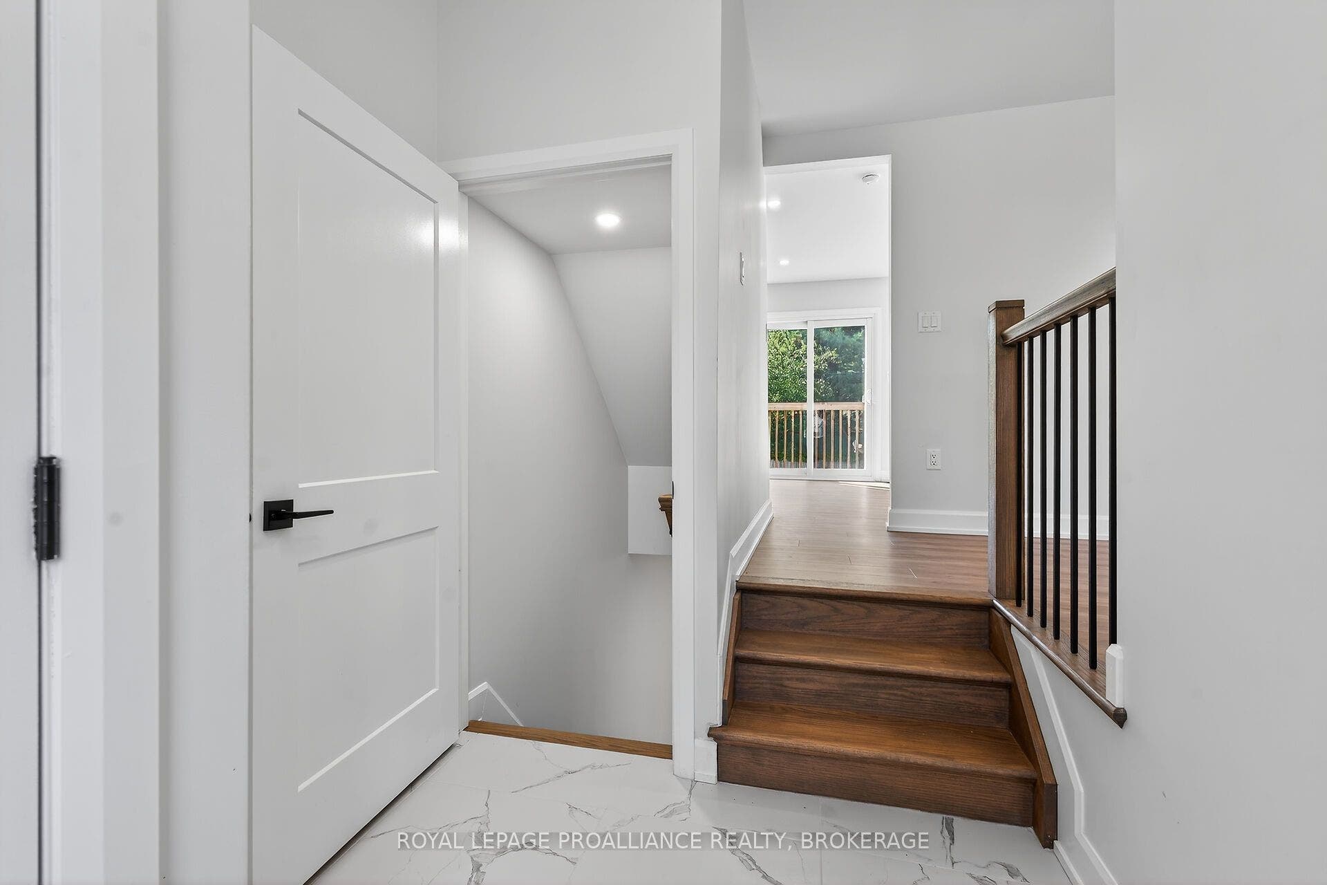 957 Oakview Avenue, Kingston, Frontenac ON K7M 6W9 957 Oakview Avenue, Kingston, Frontenac ON K7M 6W9