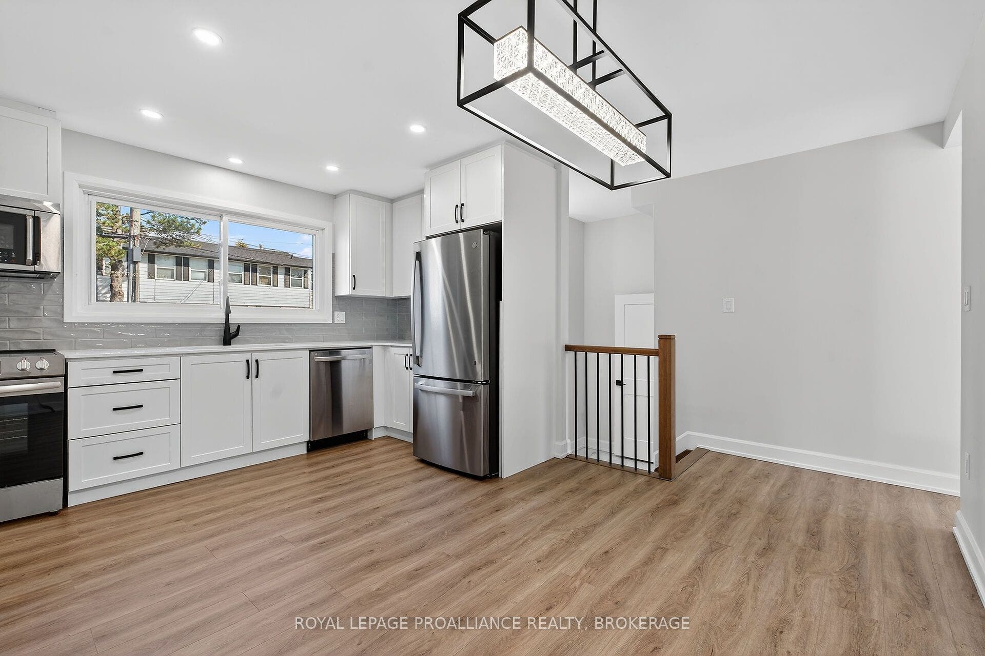 957 Oakview Avenue, Kingston, Frontenac ON K7M 6W9 957 Oakview Avenue, Kingston, Frontenac ON K7M 6W9