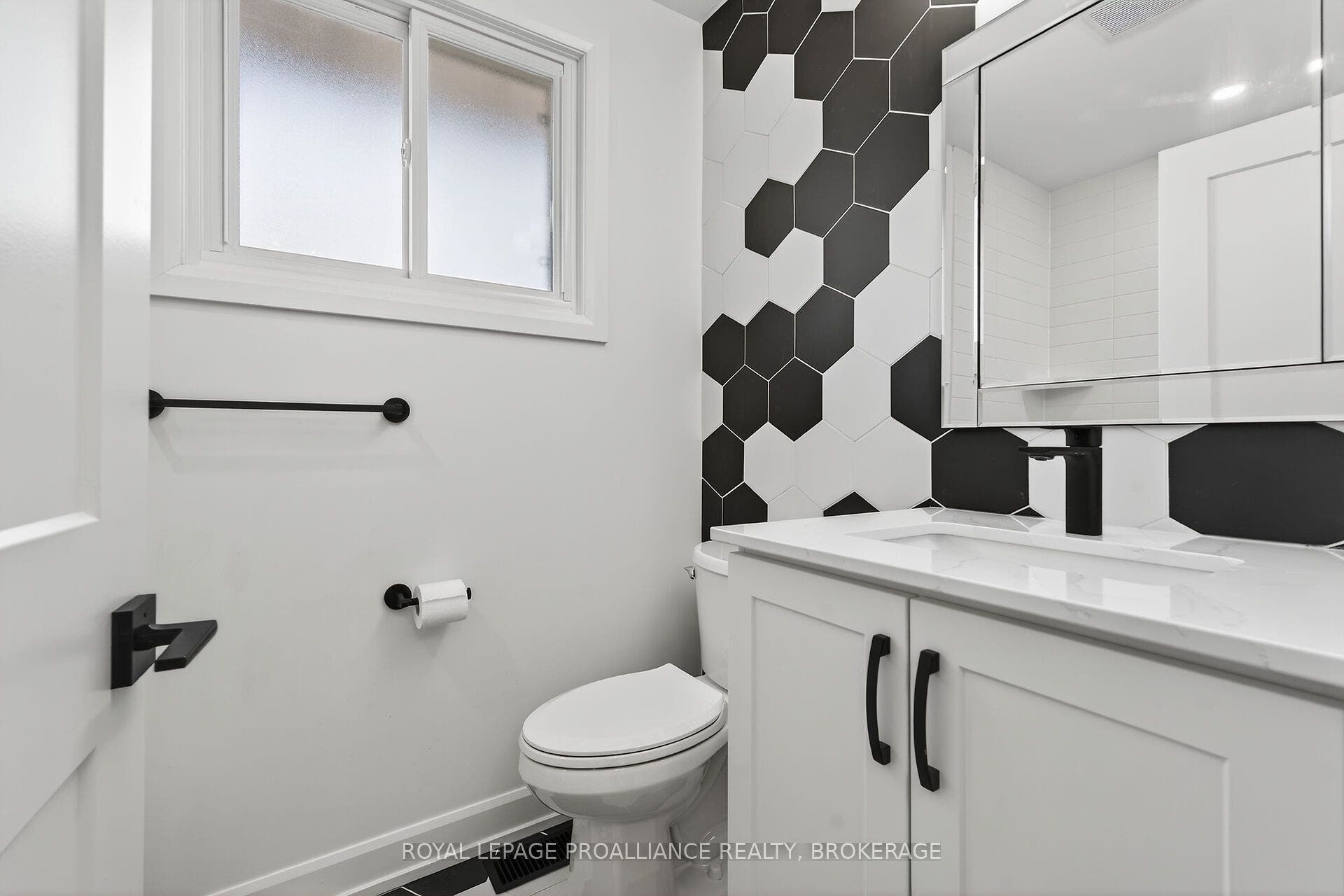 957 Oakview Avenue, Kingston, Frontenac ON K7M 6W9 957 Oakview Avenue, Kingston, Frontenac ON K7M 6W9