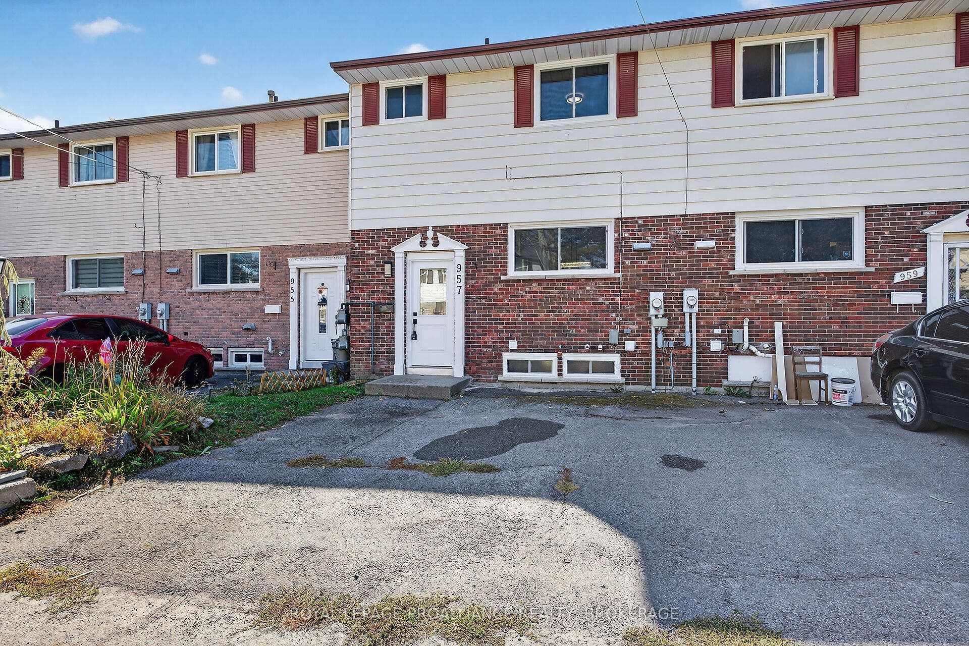 957 Oakview Avenue, Kingston, Frontenac ON K7M 6W9 957 Oakview Avenue, Kingston, Frontenac ON K7M 6W9