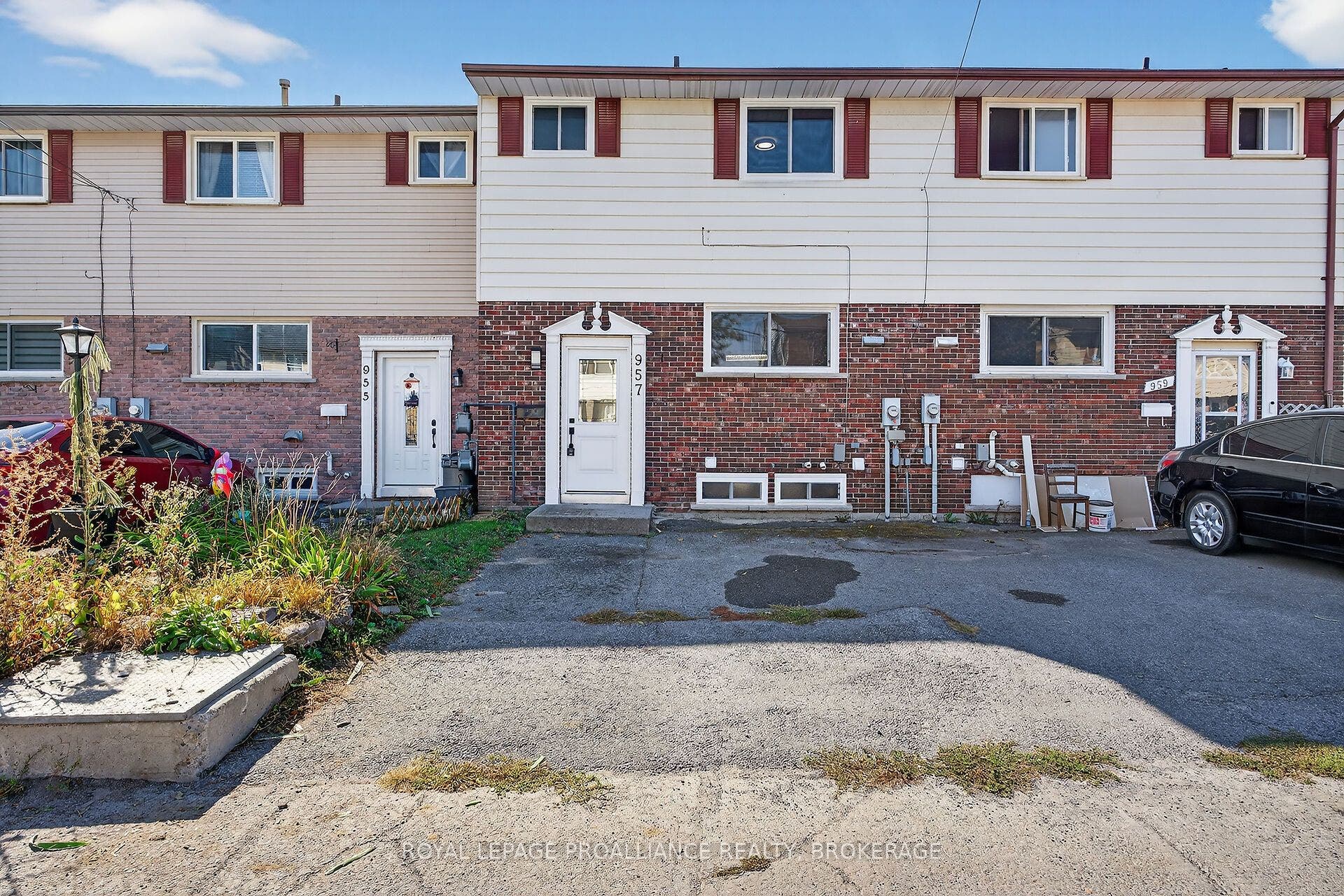957 Oakview Avenue, Kingston, Frontenac ON K7M 6W9 957 Oakview Avenue, Kingston, Frontenac ON K7M 6W9