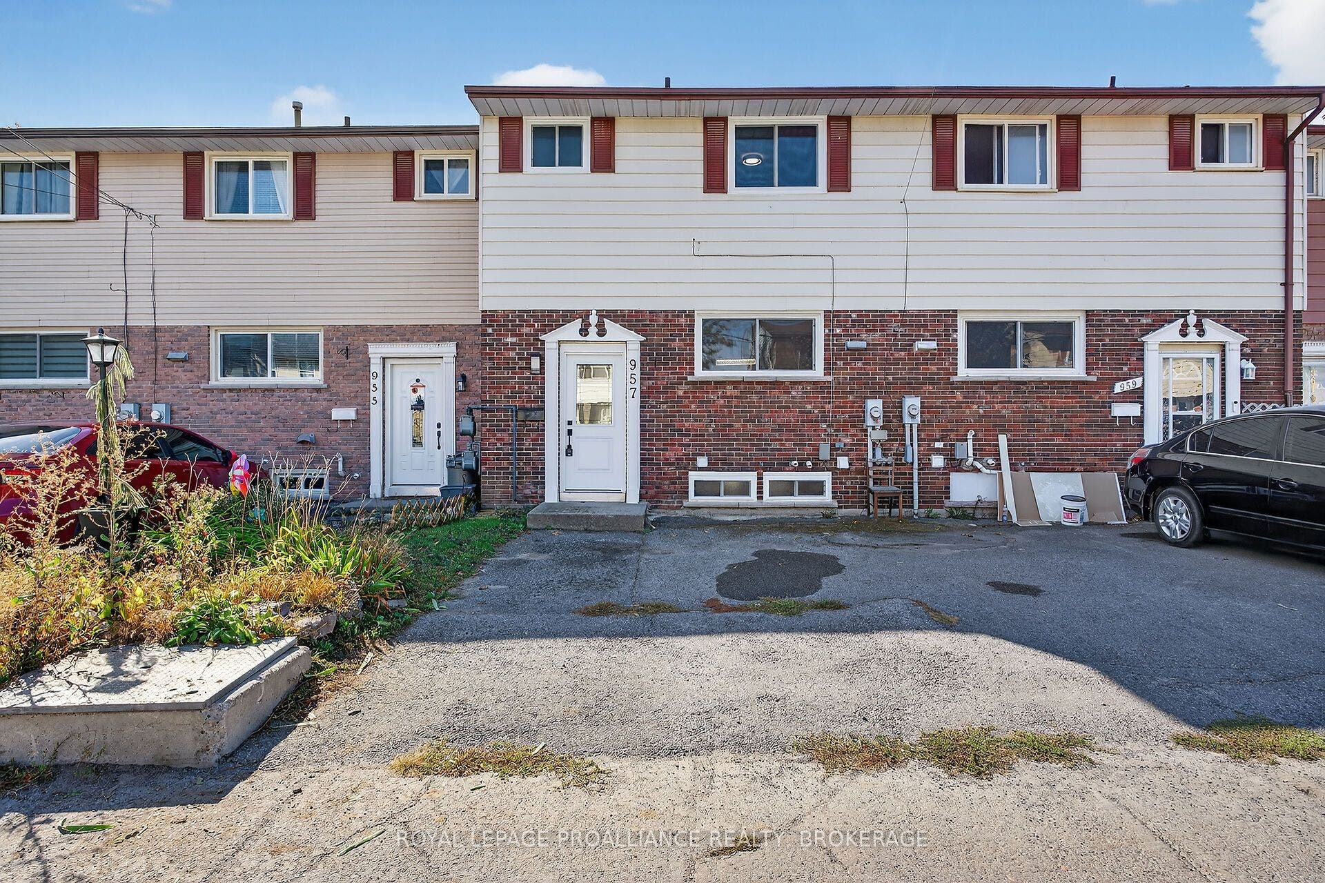 957 Oakview Avenue, Kingston, Frontenac ON K7M 6W9 957 Oakview Avenue, Kingston, Frontenac ON K7M 6W9