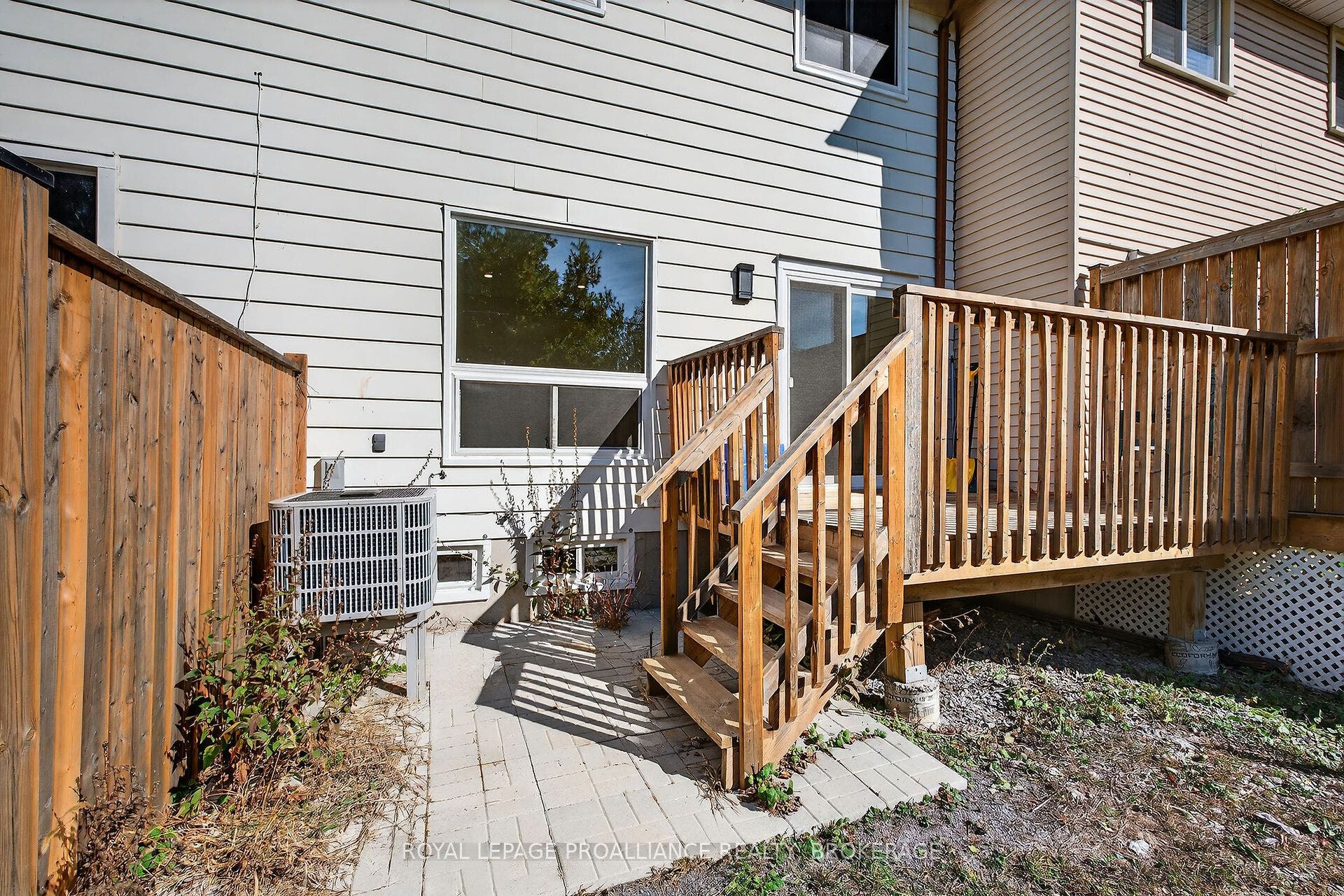 957 Oakview Avenue, Kingston, Frontenac ON K7M 6W9 957 Oakview Avenue, Kingston, Frontenac ON K7M 6W9